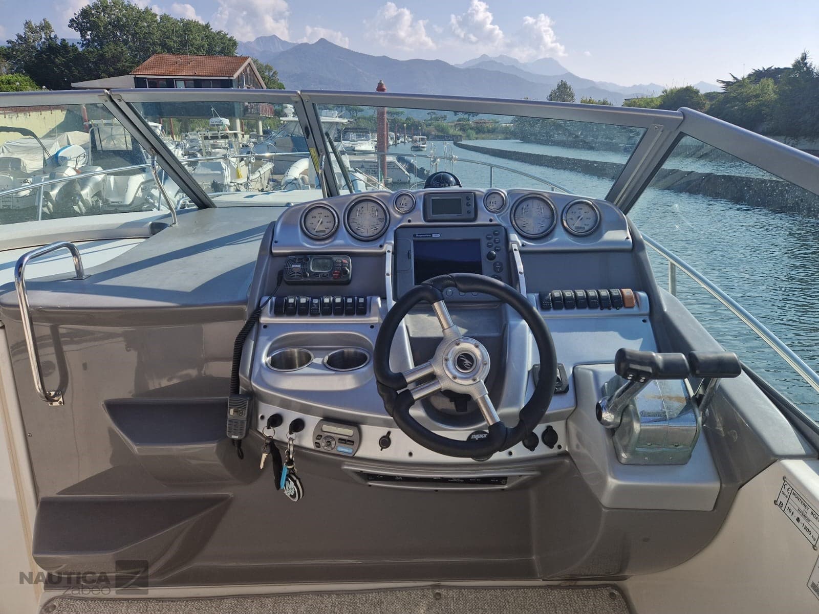 Monterey Boats 315 SCR Sport Cruiser usato - foto hero 6
