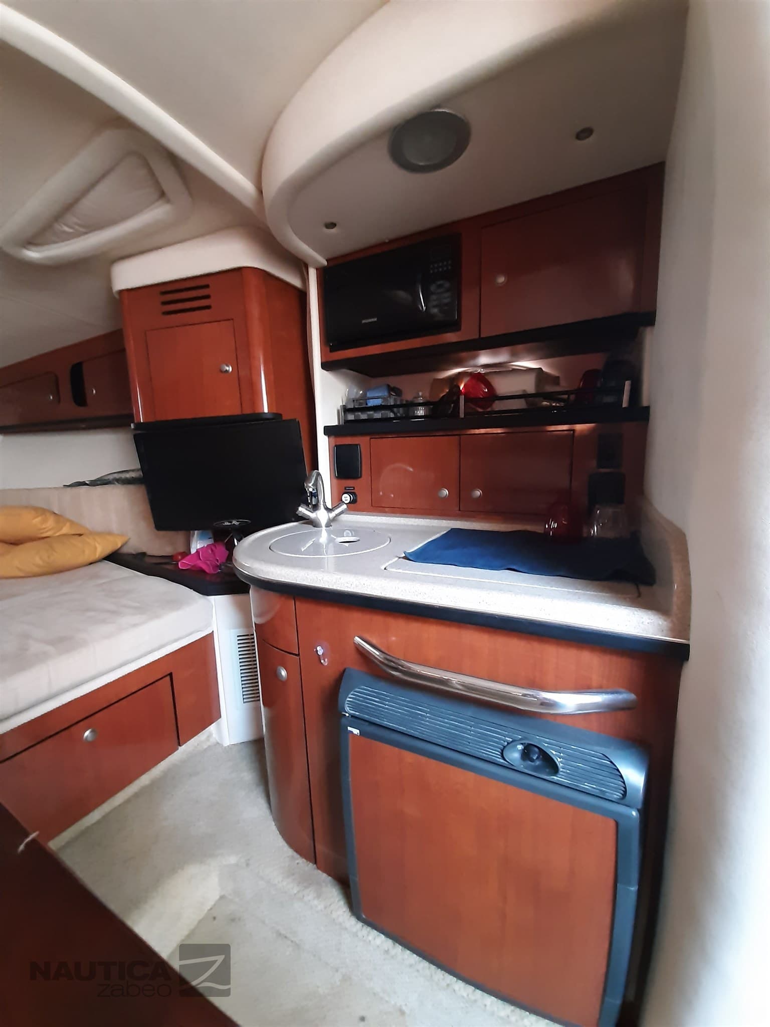 Sea Ray 325 Sundancer usato - foto hero 18