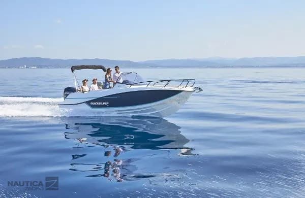 Quicksilver Activ 675 Sundeck - Interior View Quicksilver Activ 675 Sundeck - Interior View