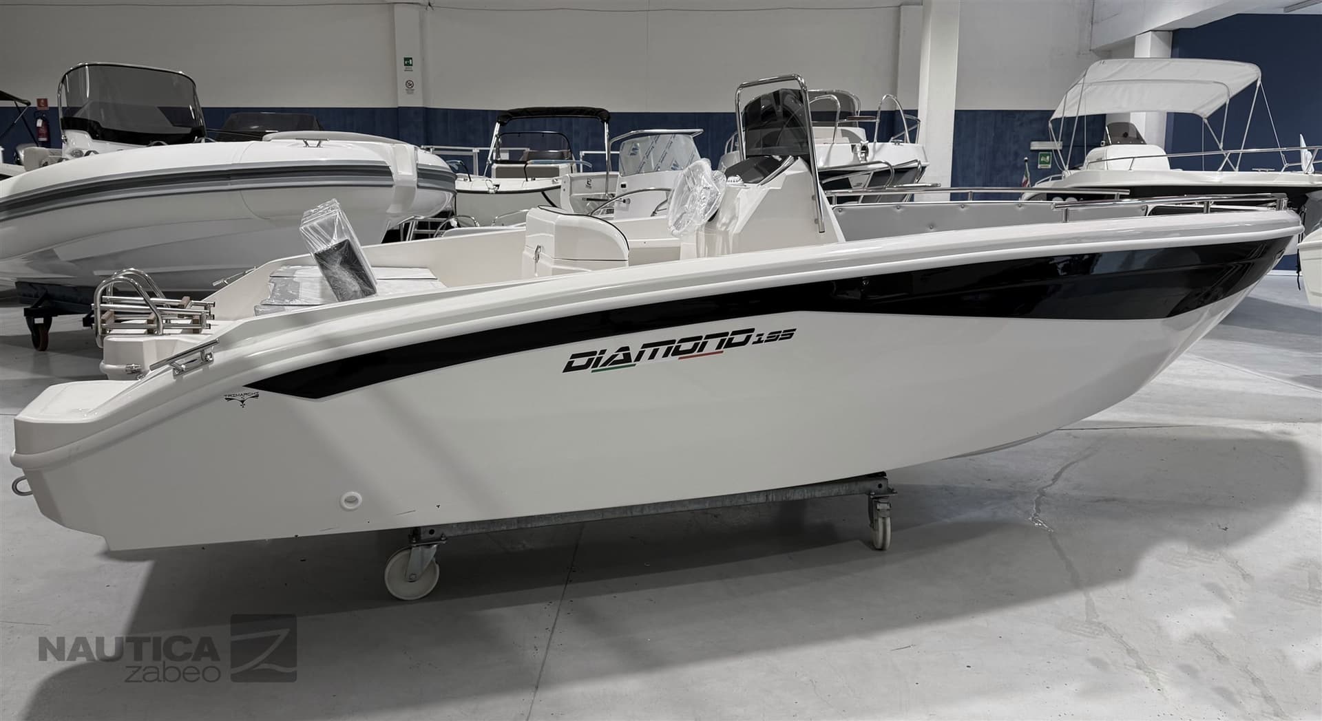 Trimarchi Diamond 195 - Main View Trimarchi Diamond 195 - Main View