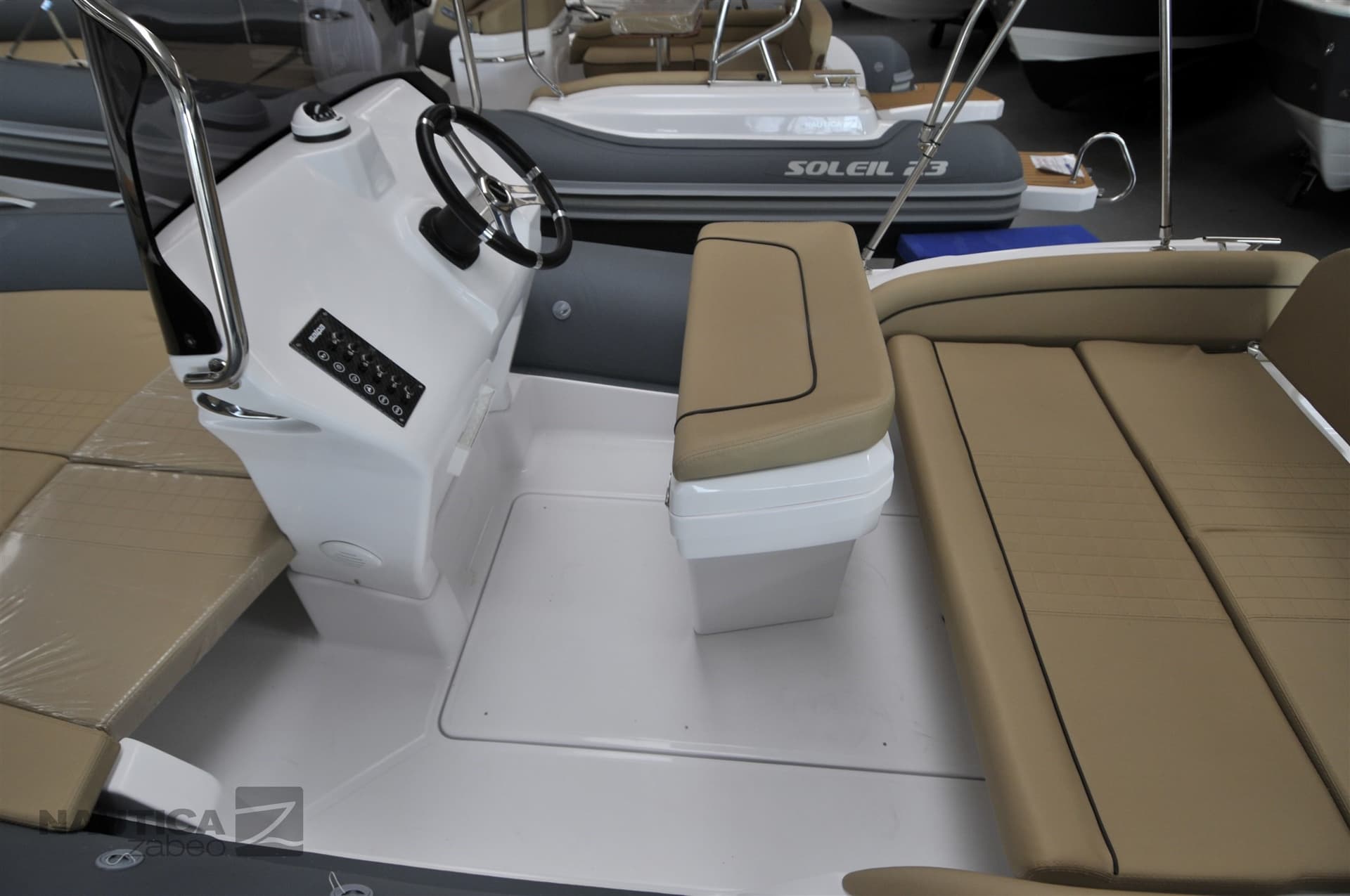 Salpa Soleil 20 - Deck View Salpa Soleil 20 - Deck View