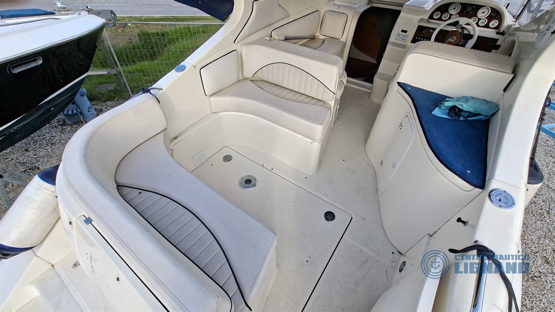 Coverline Coverline 8.30 Cabin - Deck View Coverline Coverline 8.30 Cabin - Deck View