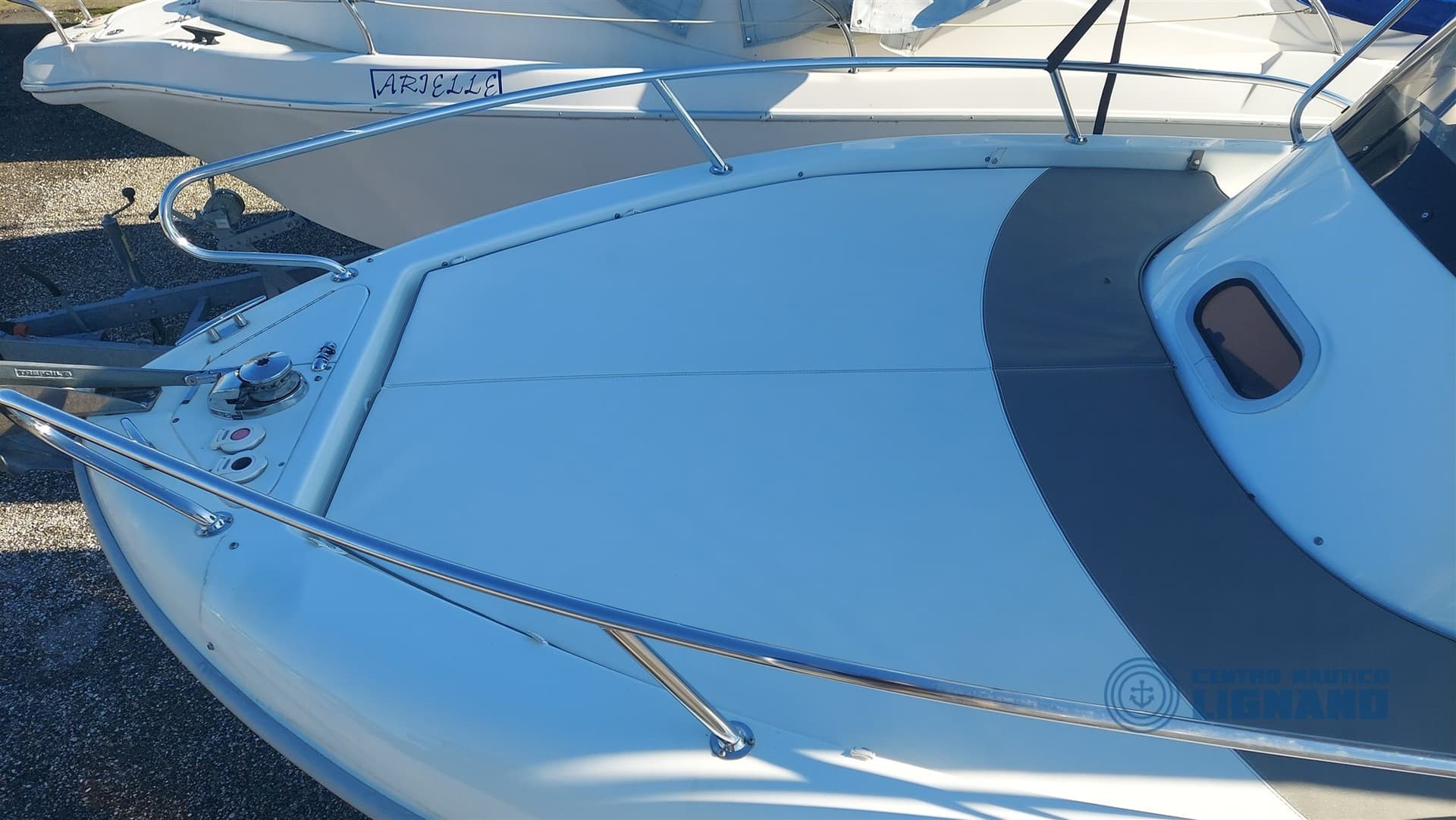 Saver 560 Walk Around - Deck View Saver 560 Walk Around - Deck View