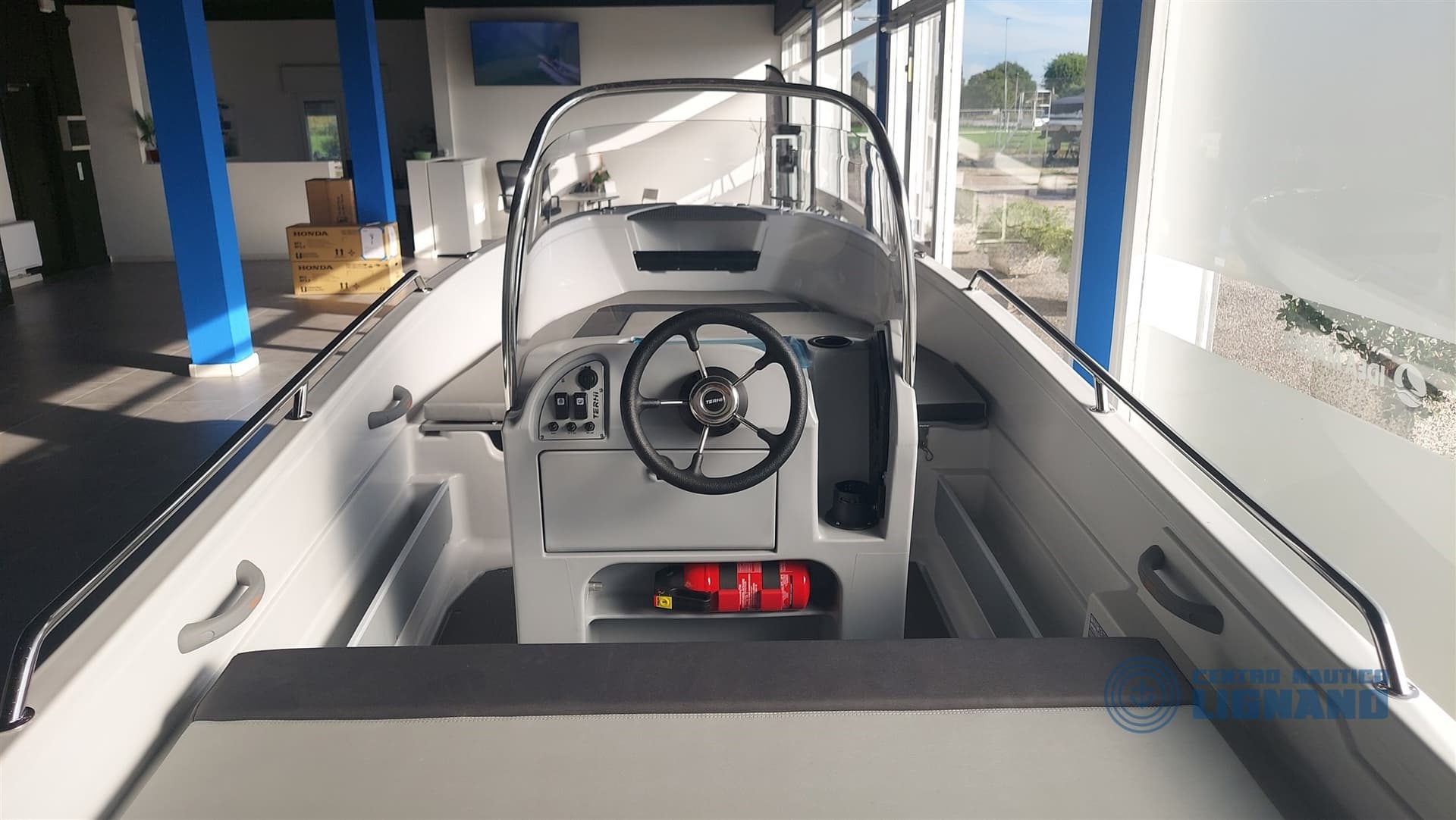 Terhi 450 Central Console - Detail View 1 Terhi 450 Central Console - Detail View 1