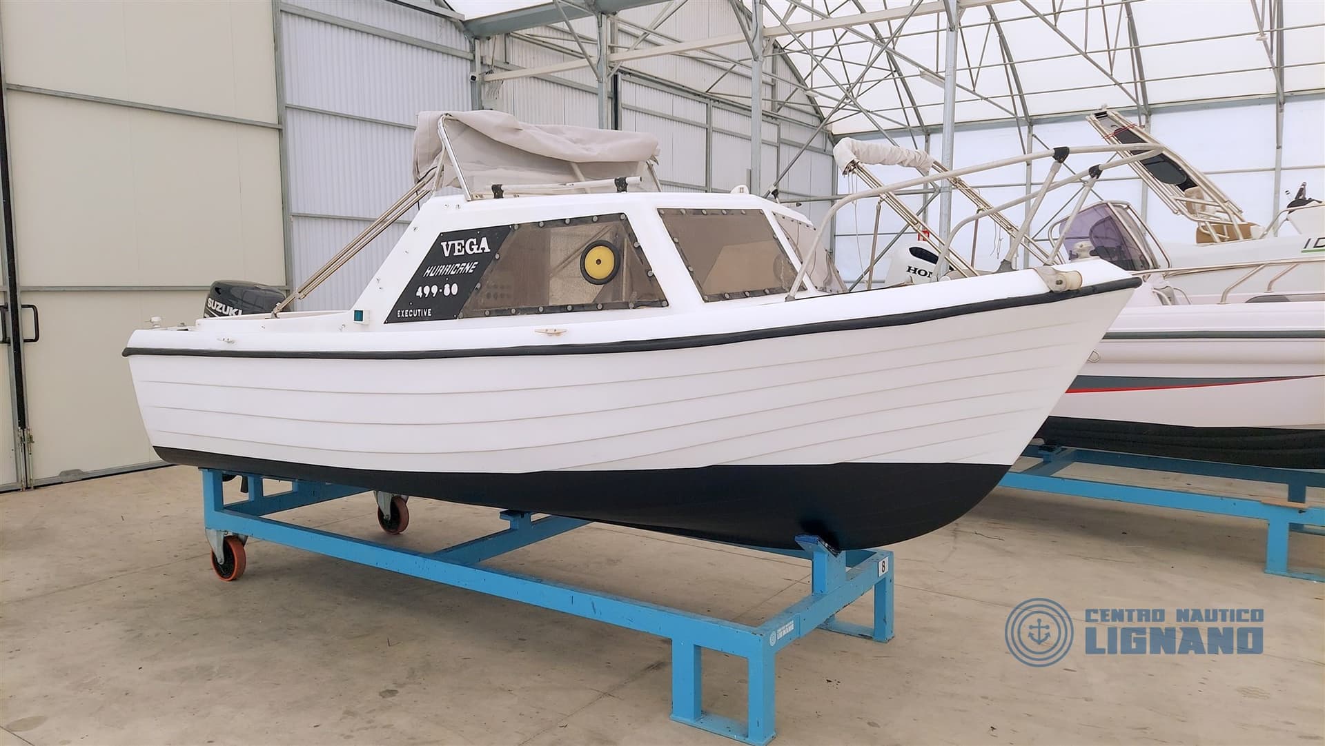 Vega Hurricane 499-80 Executive - Main View Vega Hurricane 499-80 Executive - Main View