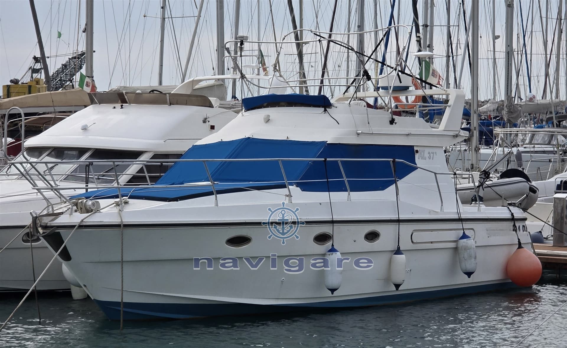 Azimut Az 37 used - detail 1