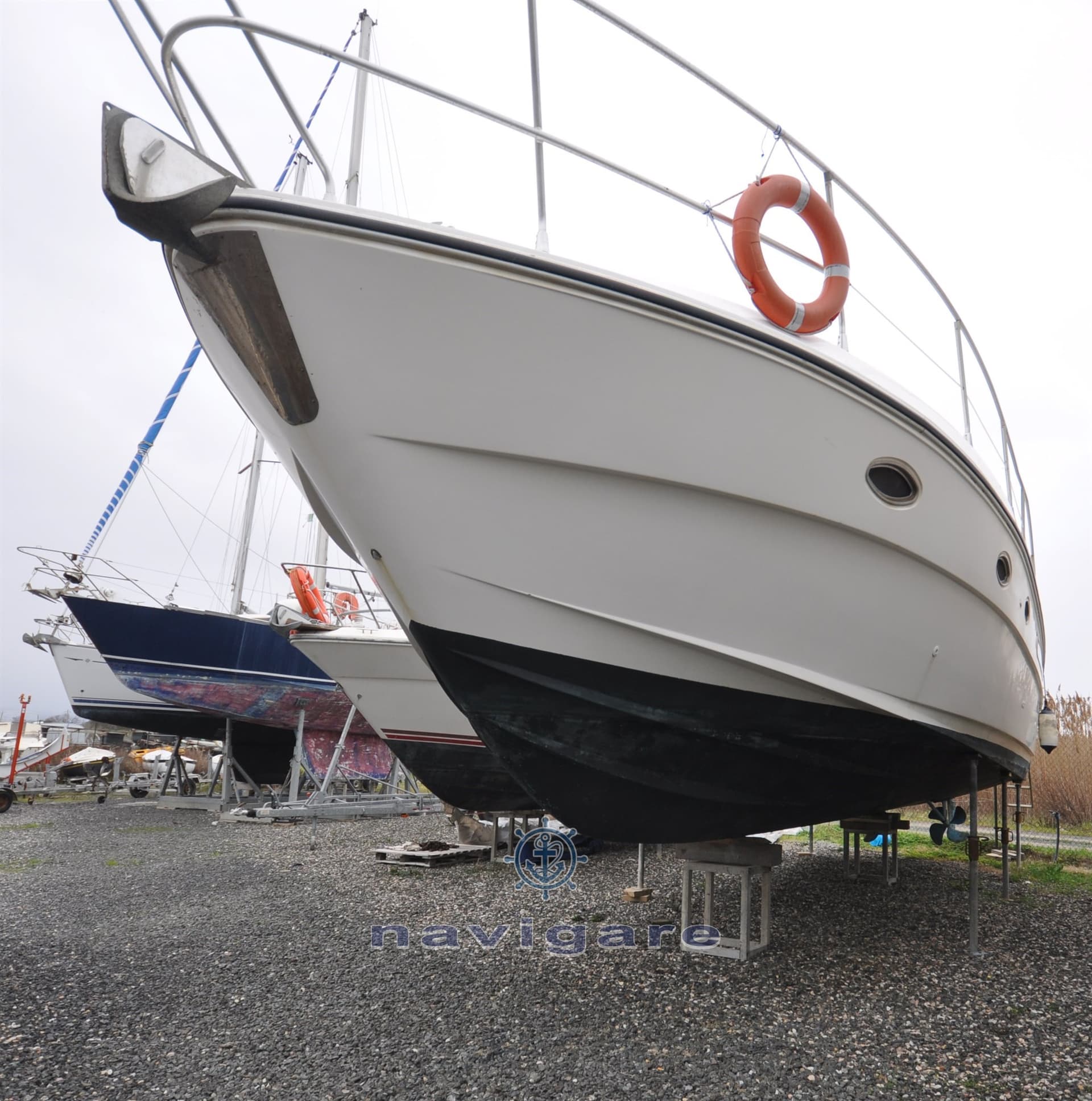 Azimut Az 37 used - detail 4