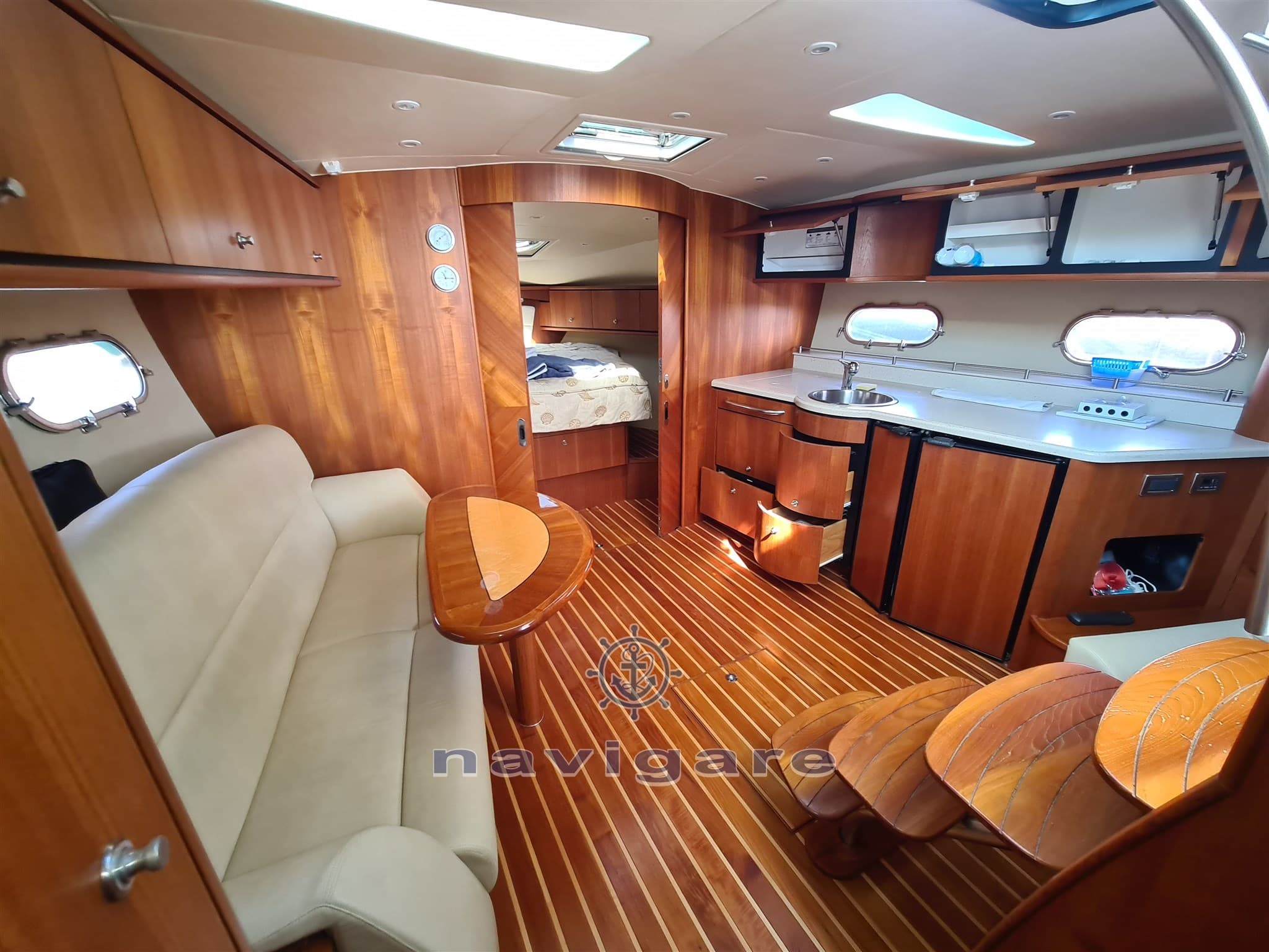 Tiara Yachts 3900 Sovran - Detail View 1 Tiara Yachts 3900 Sovran - Detail View 1