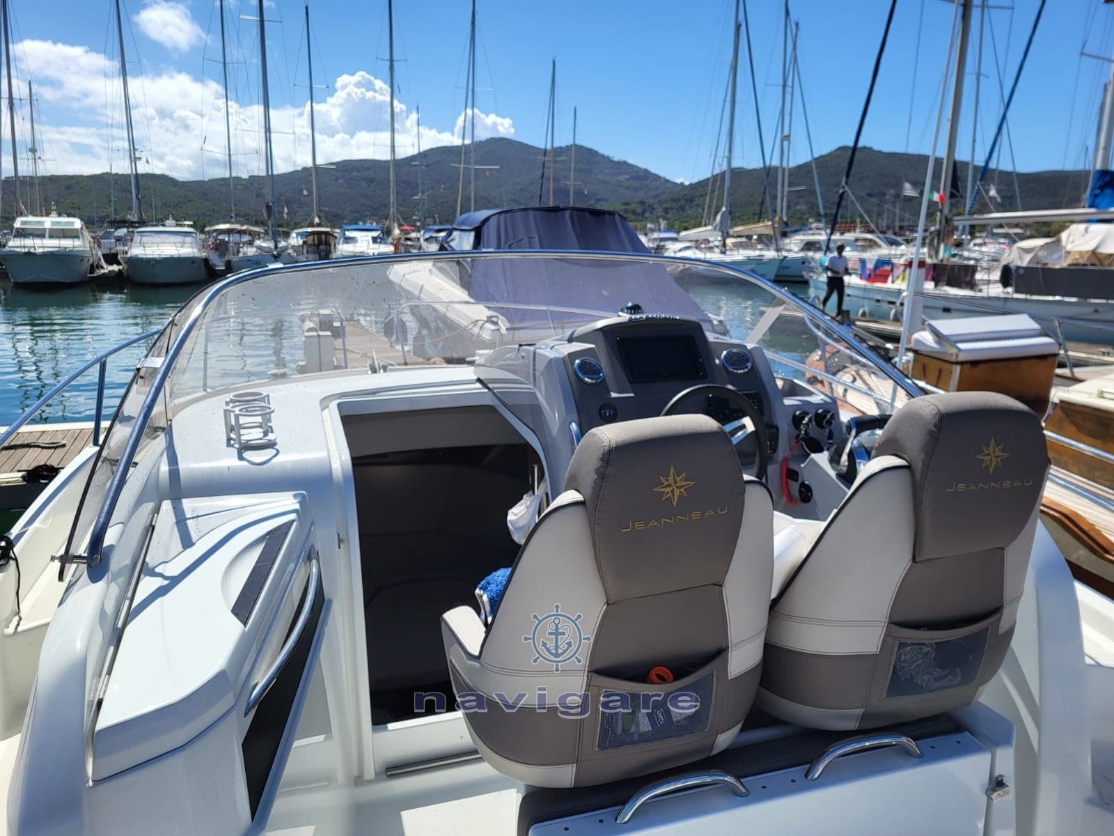 Jeanneau Cap Camarat 8.5 Wa - Interior View Jeanneau Cap Camarat 8.5 Wa - Interior View