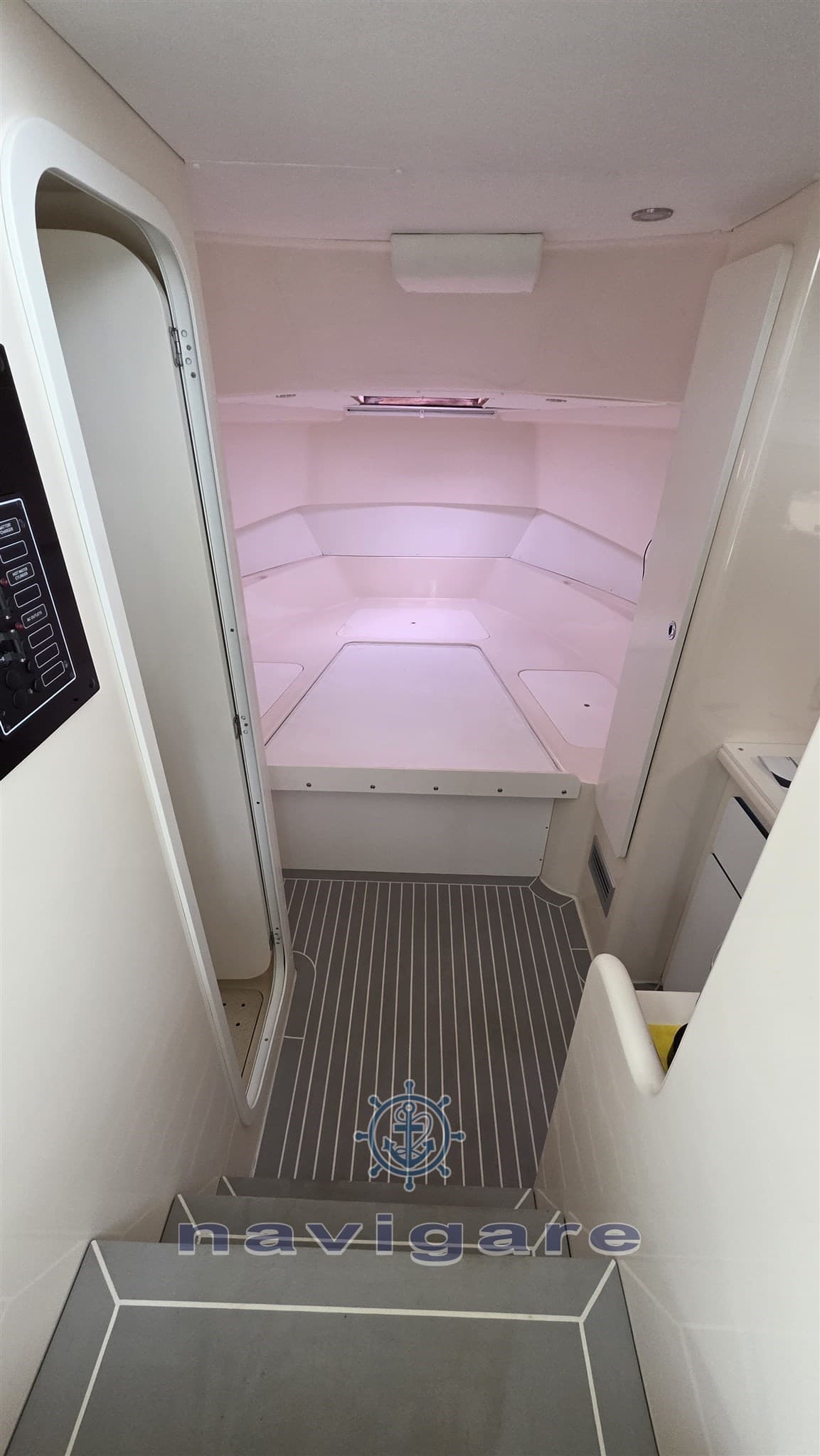 Cayman 30 Wa - Detail View 1 Cayman 30 Wa - Detail View 1