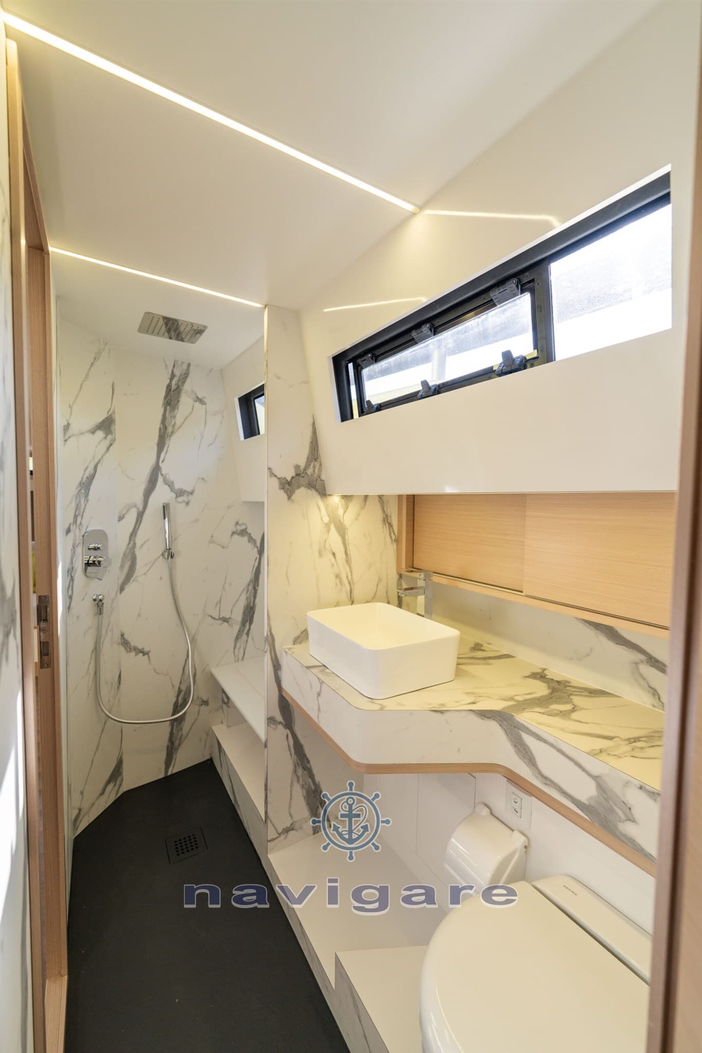 Blu Martin Walkaround 46 usato - foto hero 8