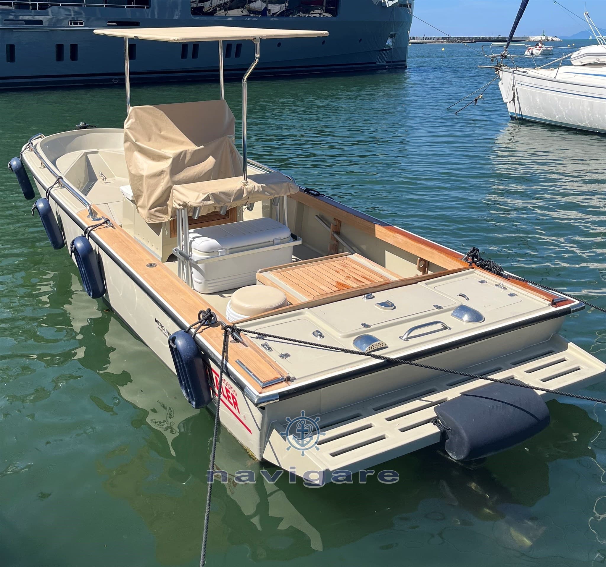 Boston Whaler 23 Outrage - Main View Boston Whaler 23 Outrage - Main View