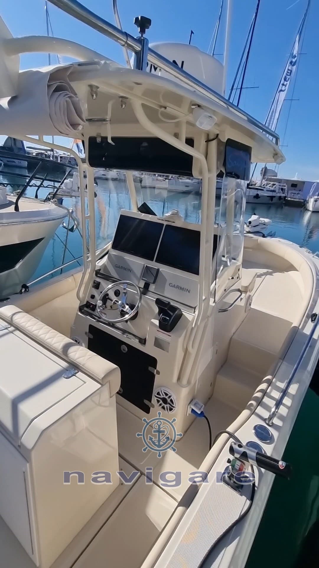 Tuccoli Marine T250 Vm - Deck View Tuccoli Marine T250 Vm - Deck View