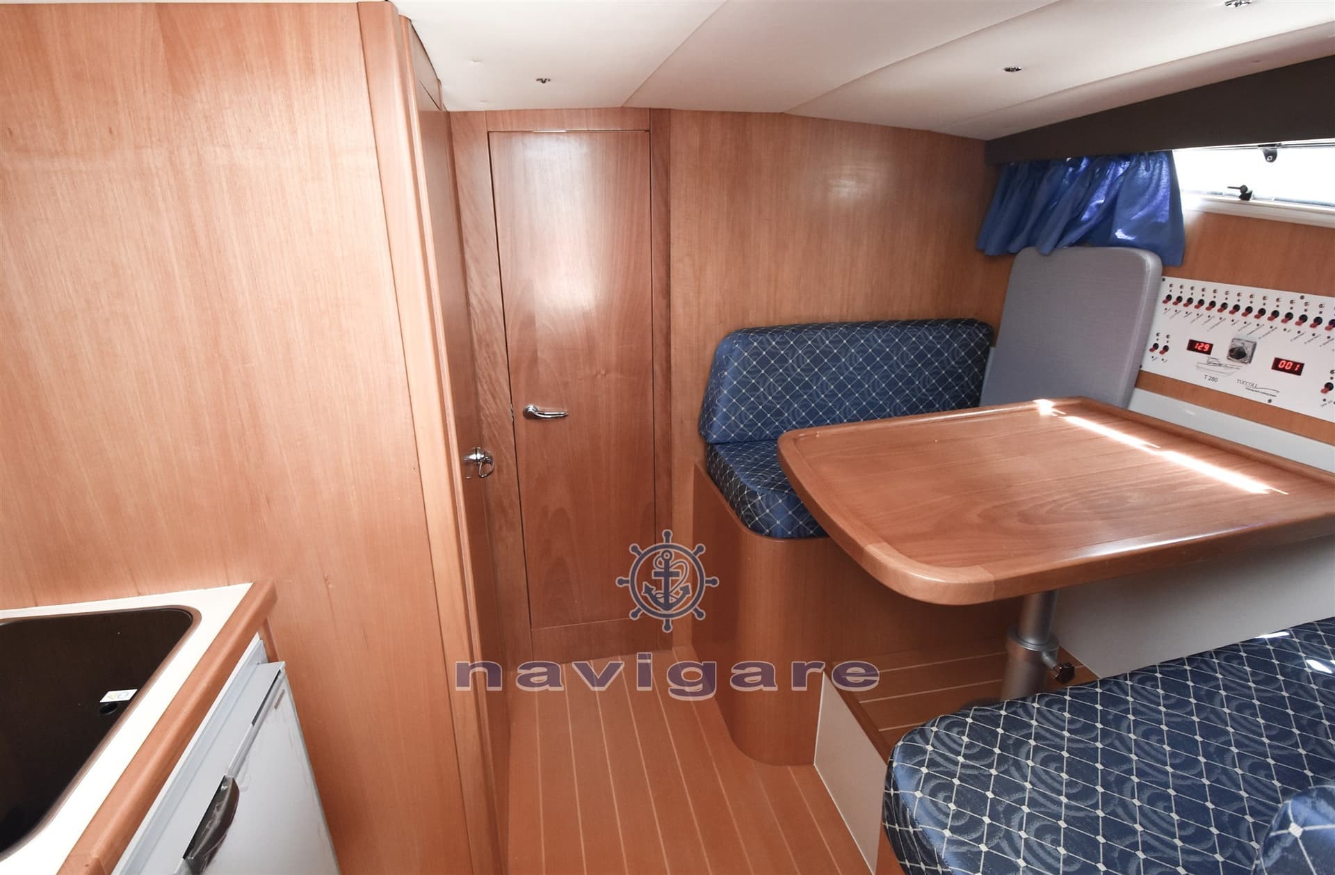 Tuccoli Marine T280 Entrobordo - Detail View 1 Tuccoli Marine T280 Entrobordo - Detail View 1