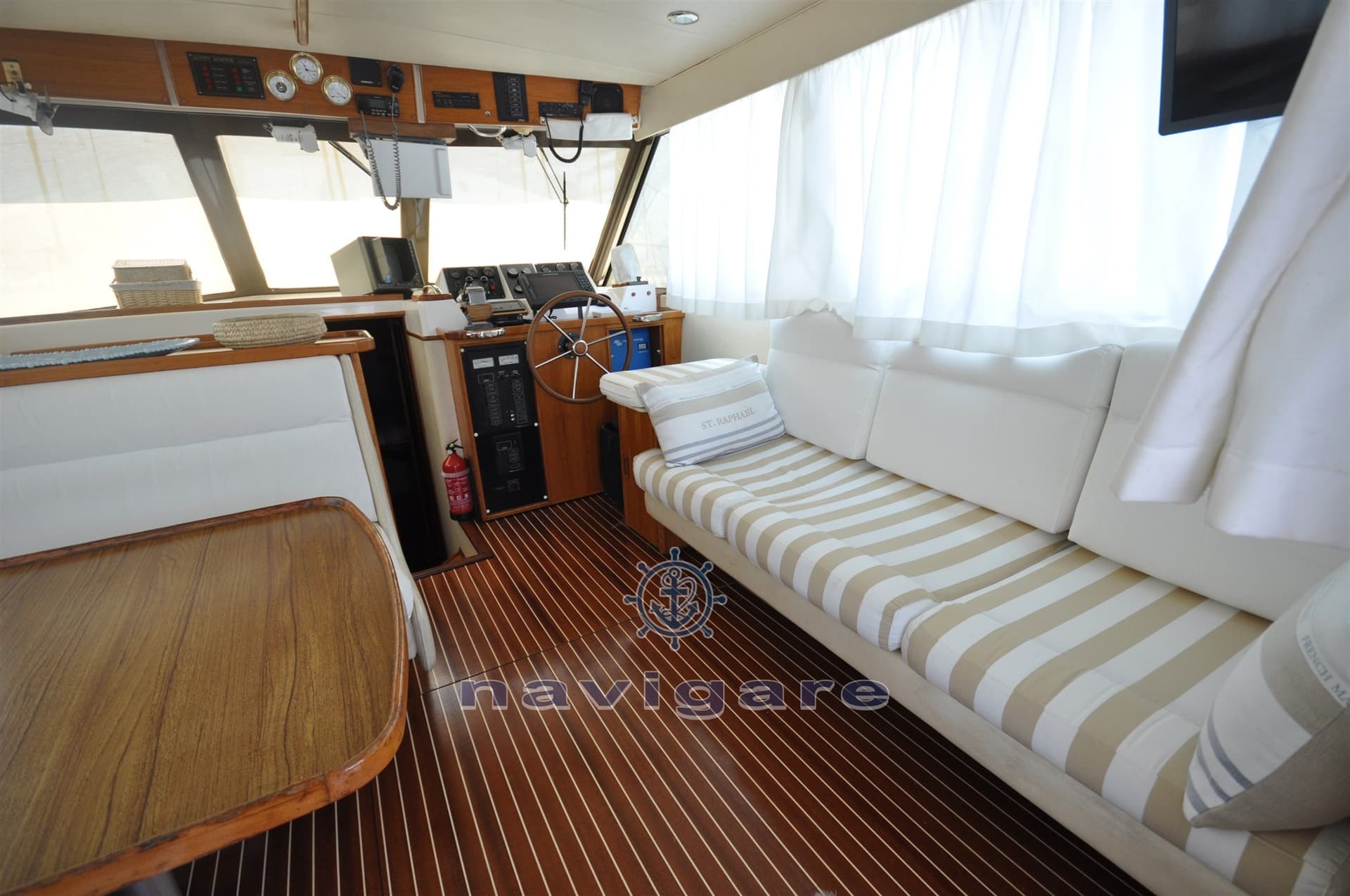 Riviera Marine 35 Fly usato - foto hero 3