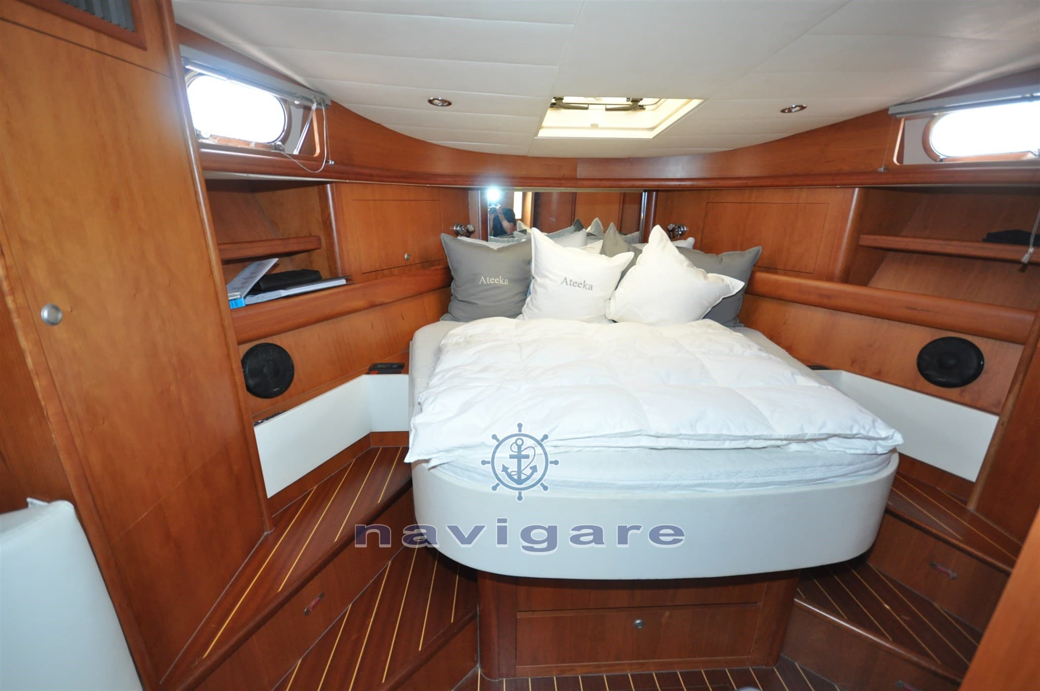 Cayman 43 W.A. - Deck View Cayman 43 W.A. - Deck View