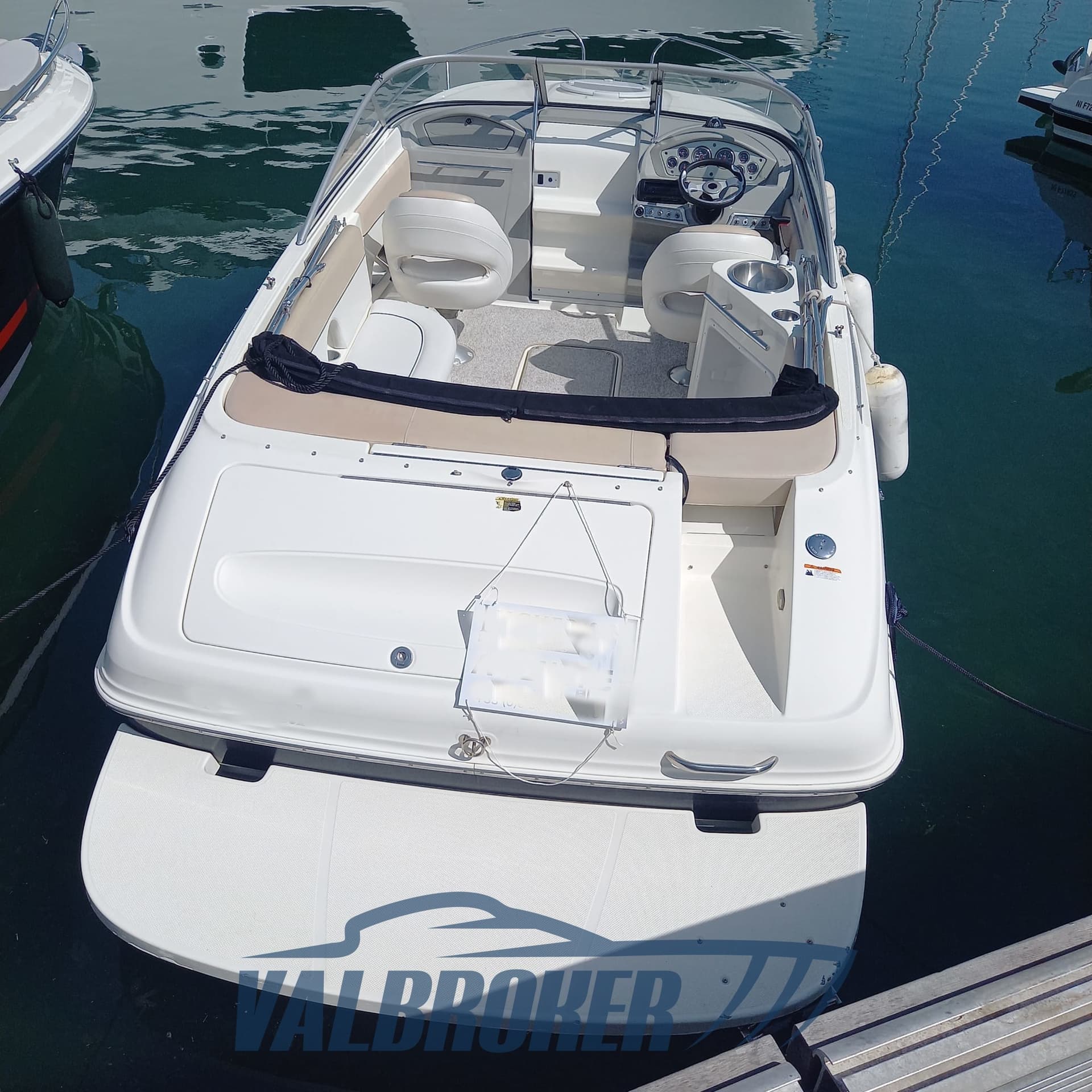 Bayliner 702 Cuddy used - detail 2