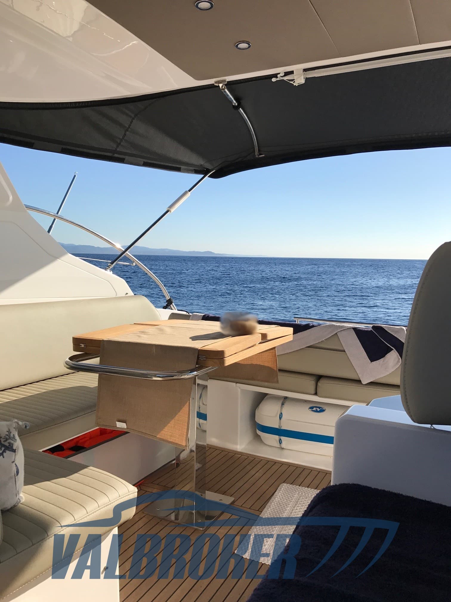 Azimut Atlantis 43 - Deck View Azimut Atlantis 43 - Deck View