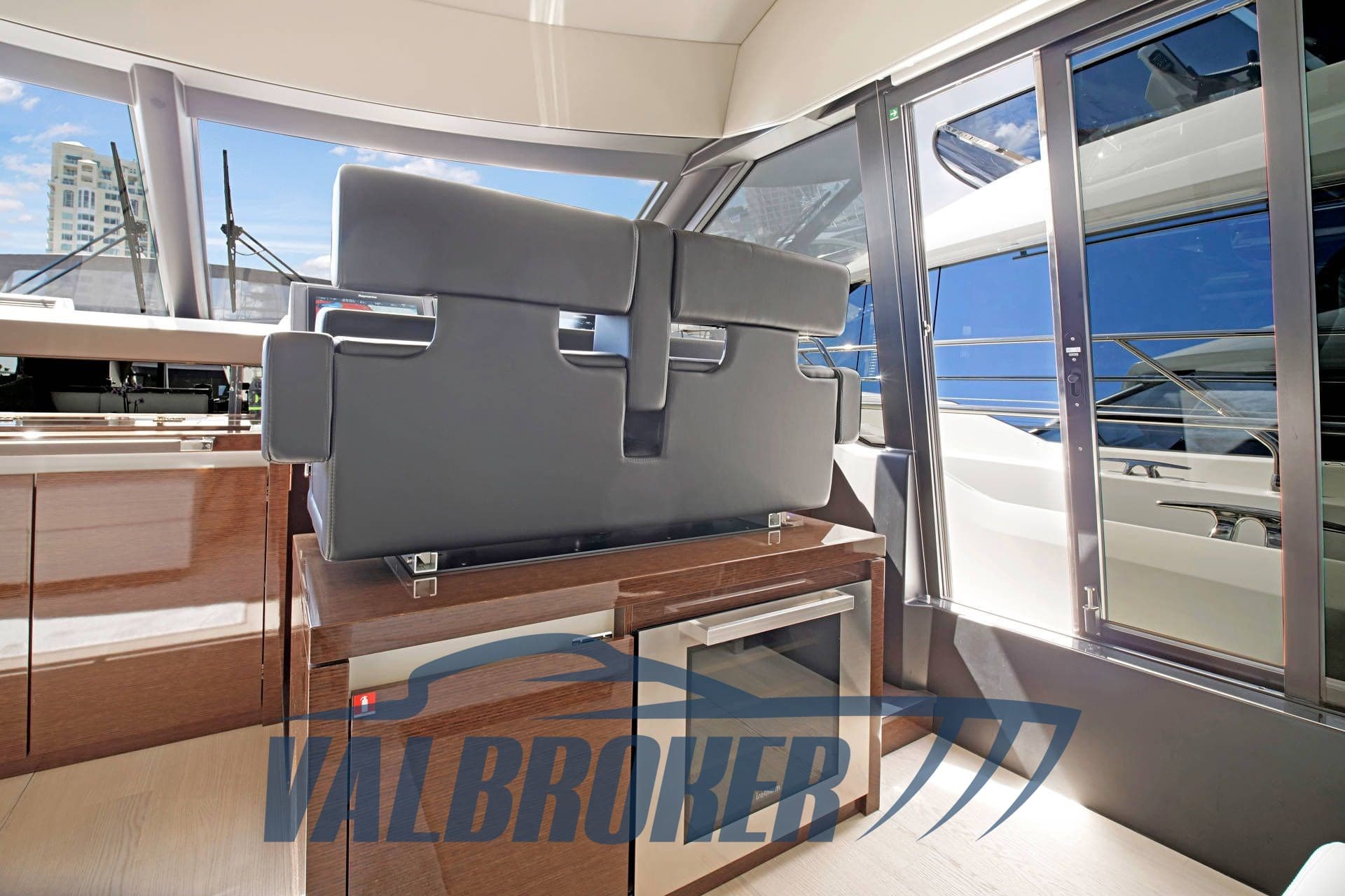 Prestige 680 Fly d'occasion - image hero 8