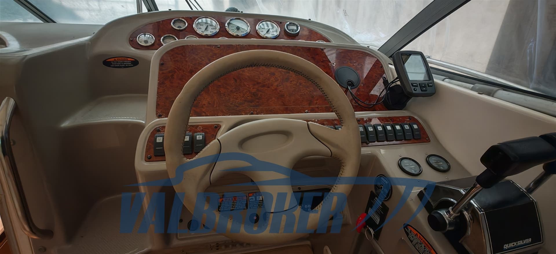 Bayliner 3055 El - Deck View Bayliner 3055 El - Deck View