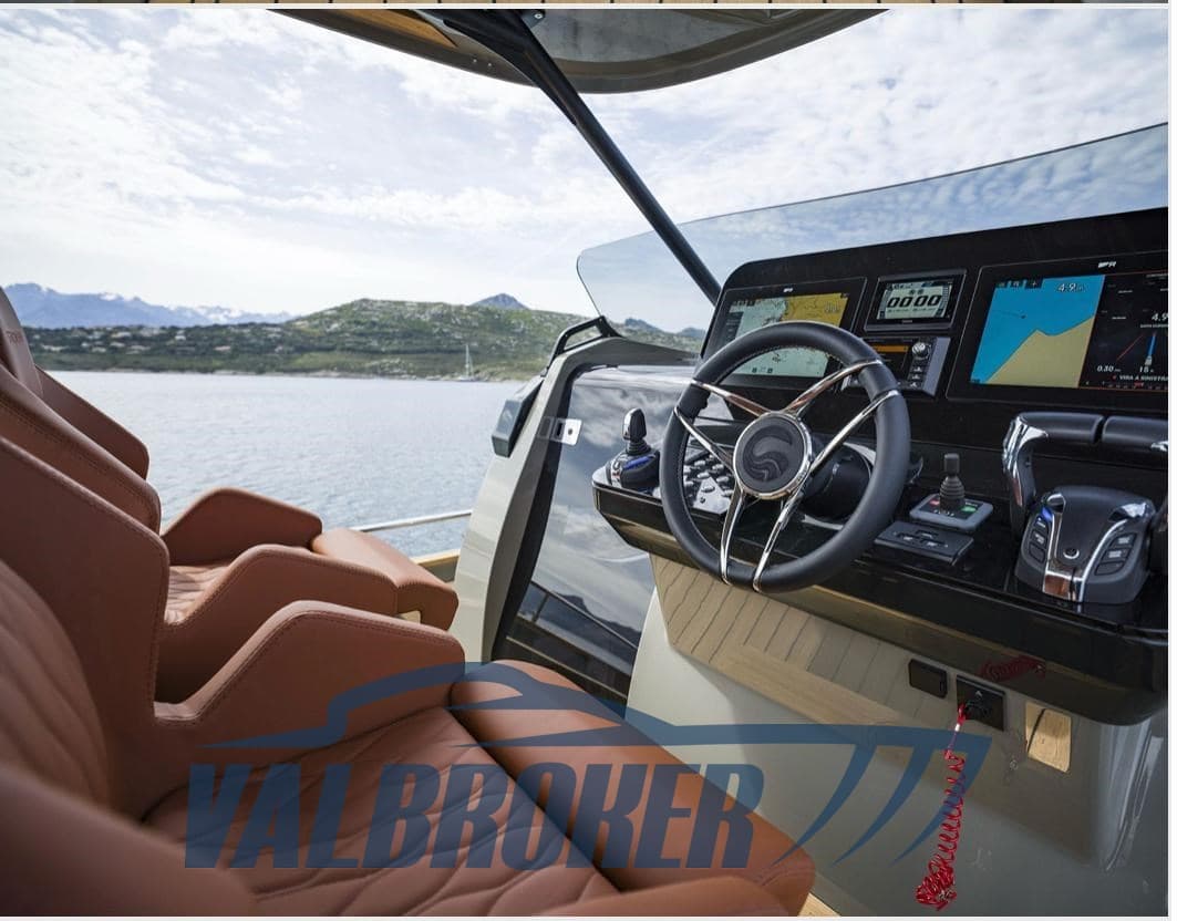 Capelli Stradivari 43 - Interior View Capelli Stradivari 43 - Interior View