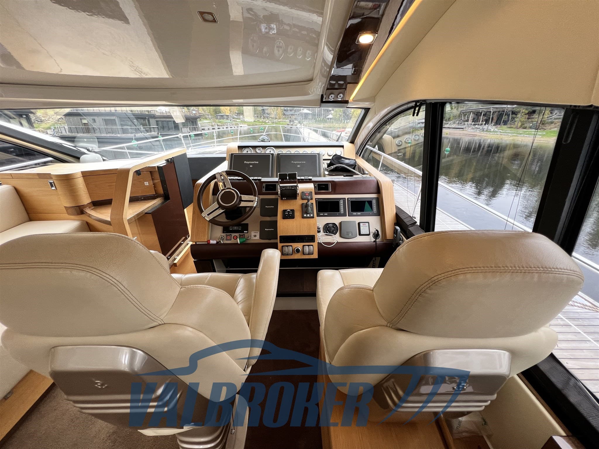 Fairline Targa 64 Gt - Interior View Fairline Targa 64 Gt - Interior View