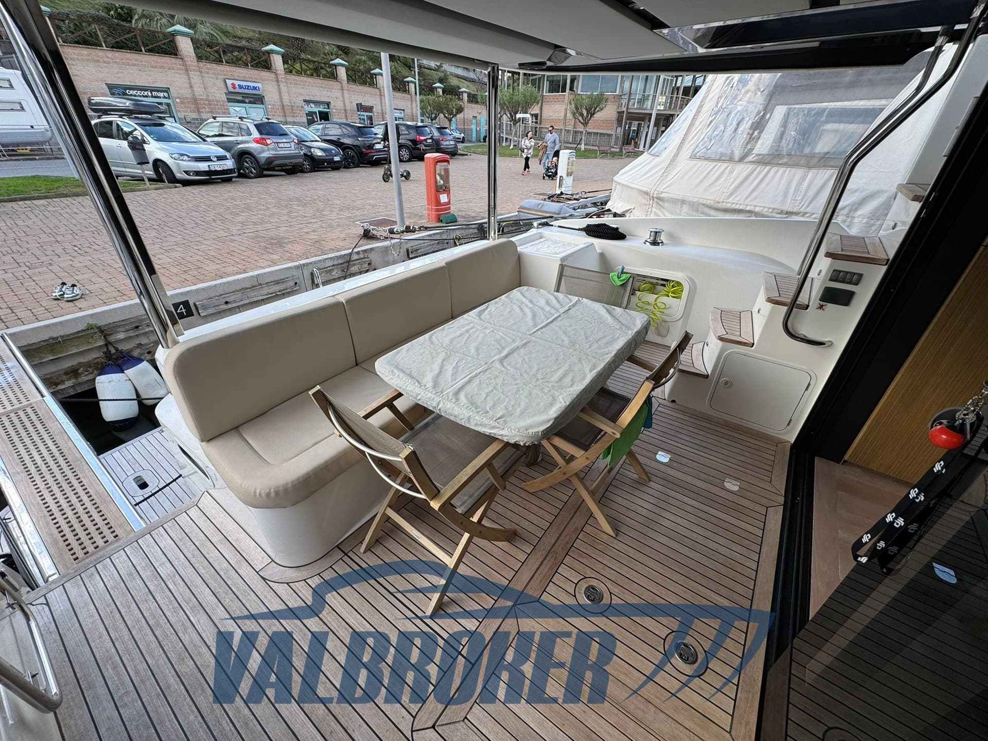 Absolute Navetta 52 - Deck View Absolute Navetta 52 - Deck View