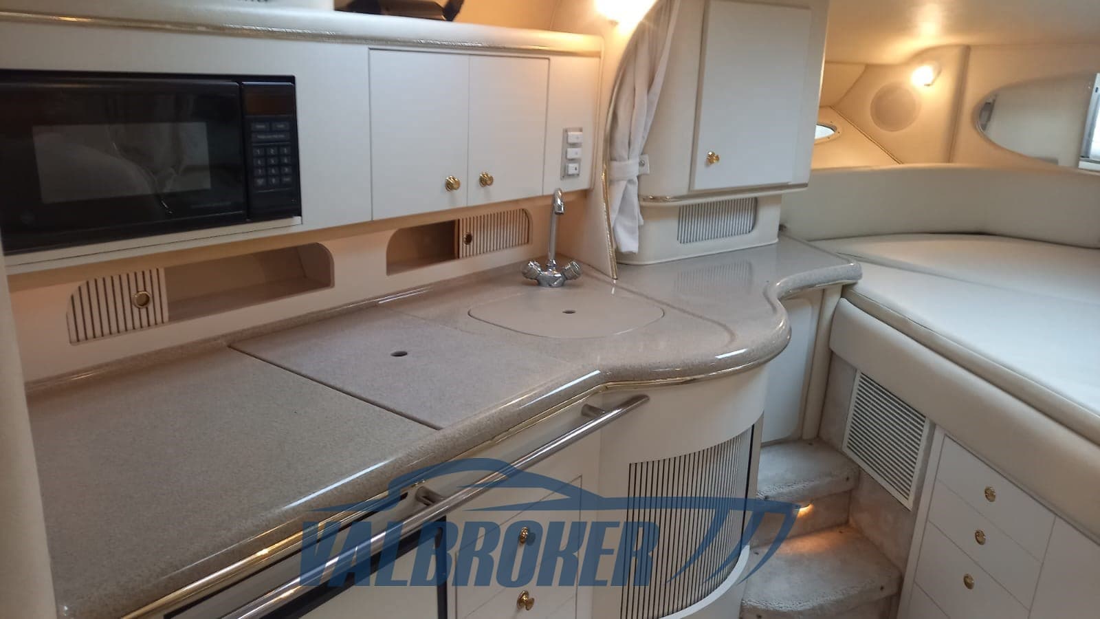 Sea Ray 310 SUNDANCER usato - foto hero 10