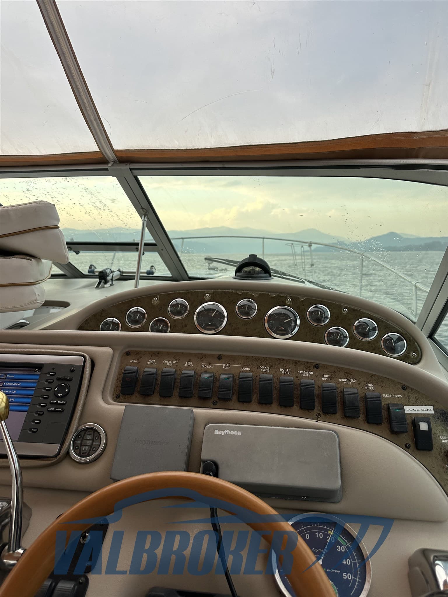 Sea Ray 310 SUNDANCER usato - foto hero 31