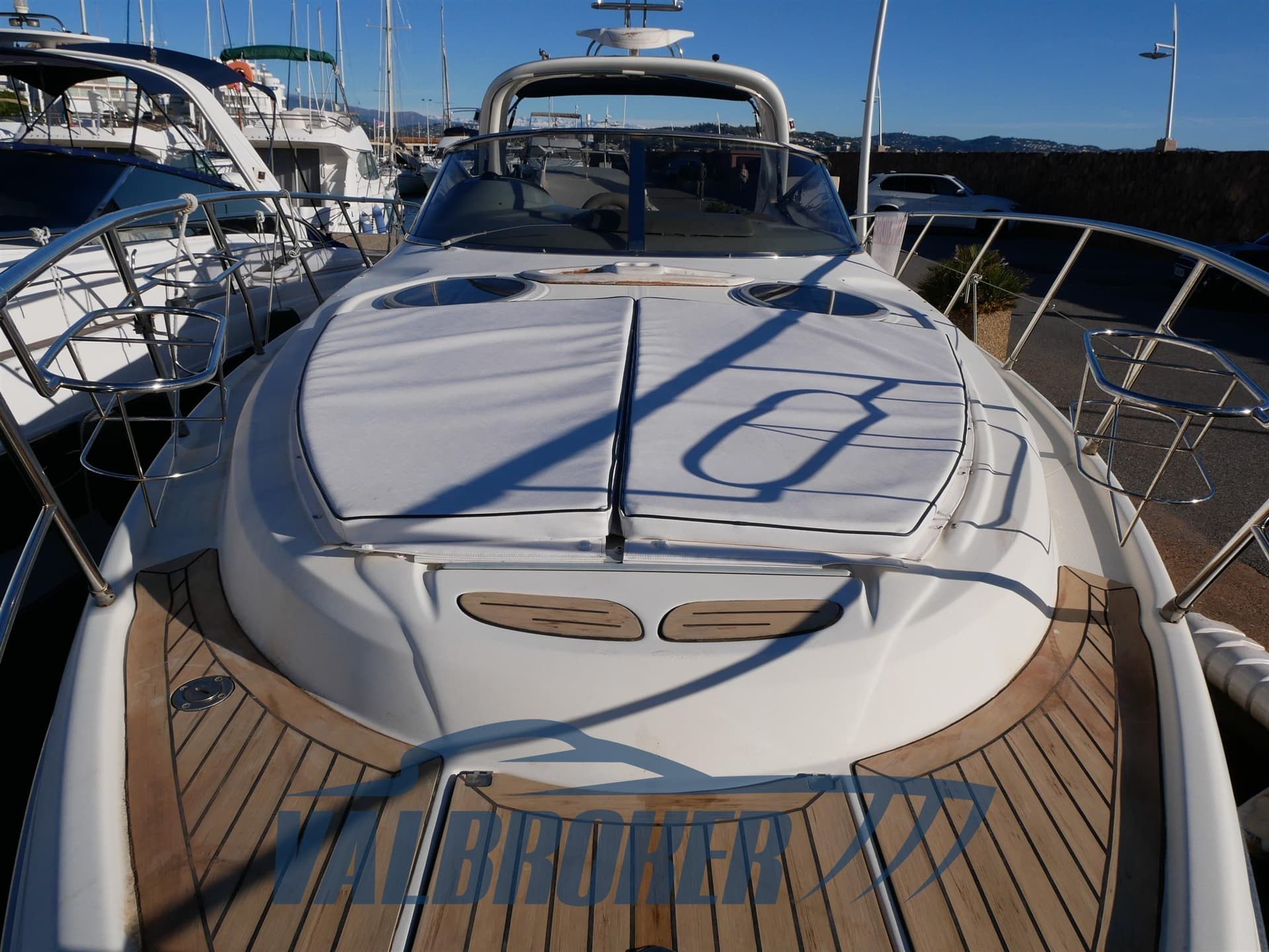 Cranchi Endurance 41 - Interior View Cranchi Endurance 41 - Interior View