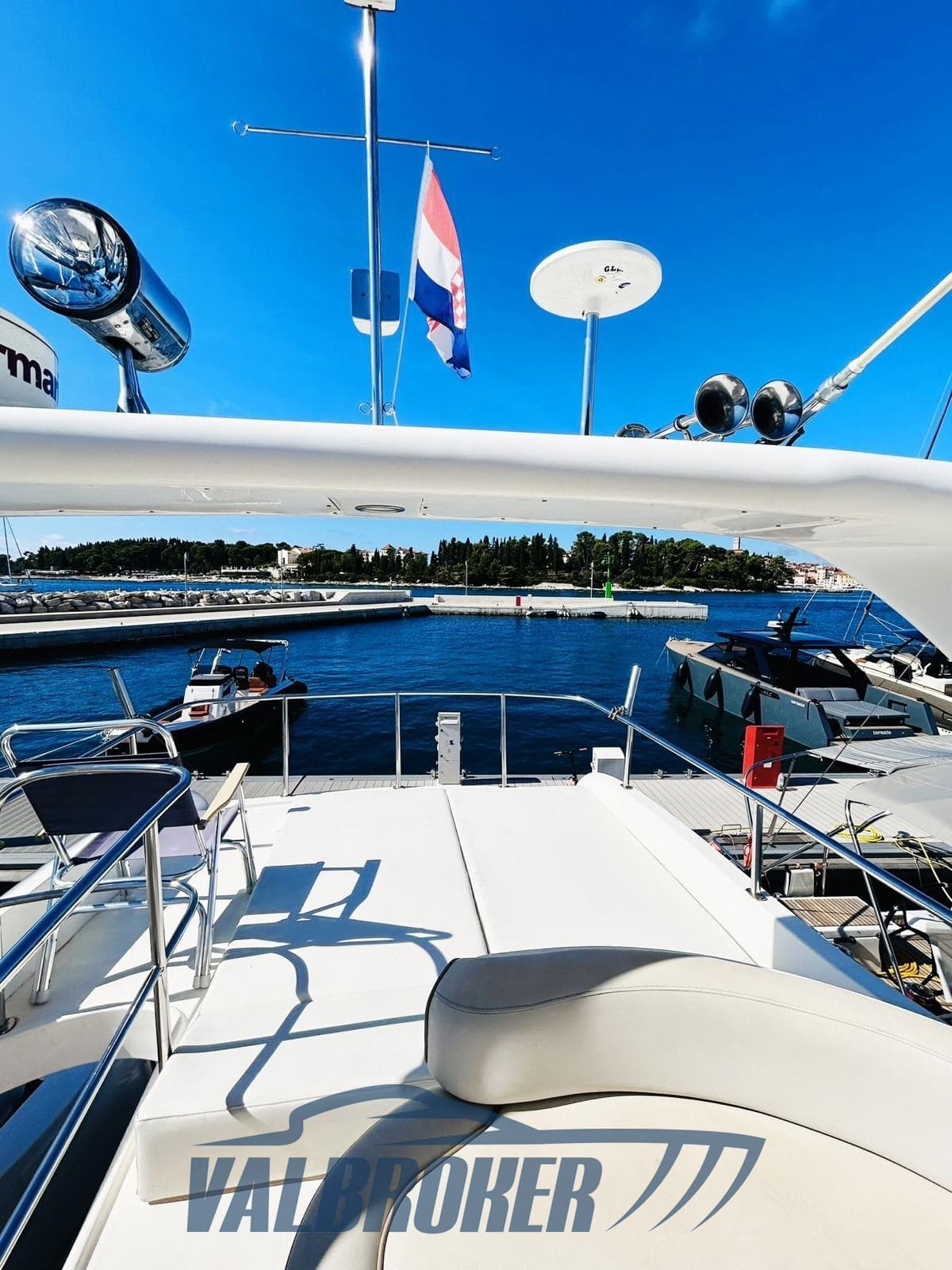 Gulf Craft Majesty Yachts 50 - Deck View Gulf Craft Majesty Yachts 50 - Deck View