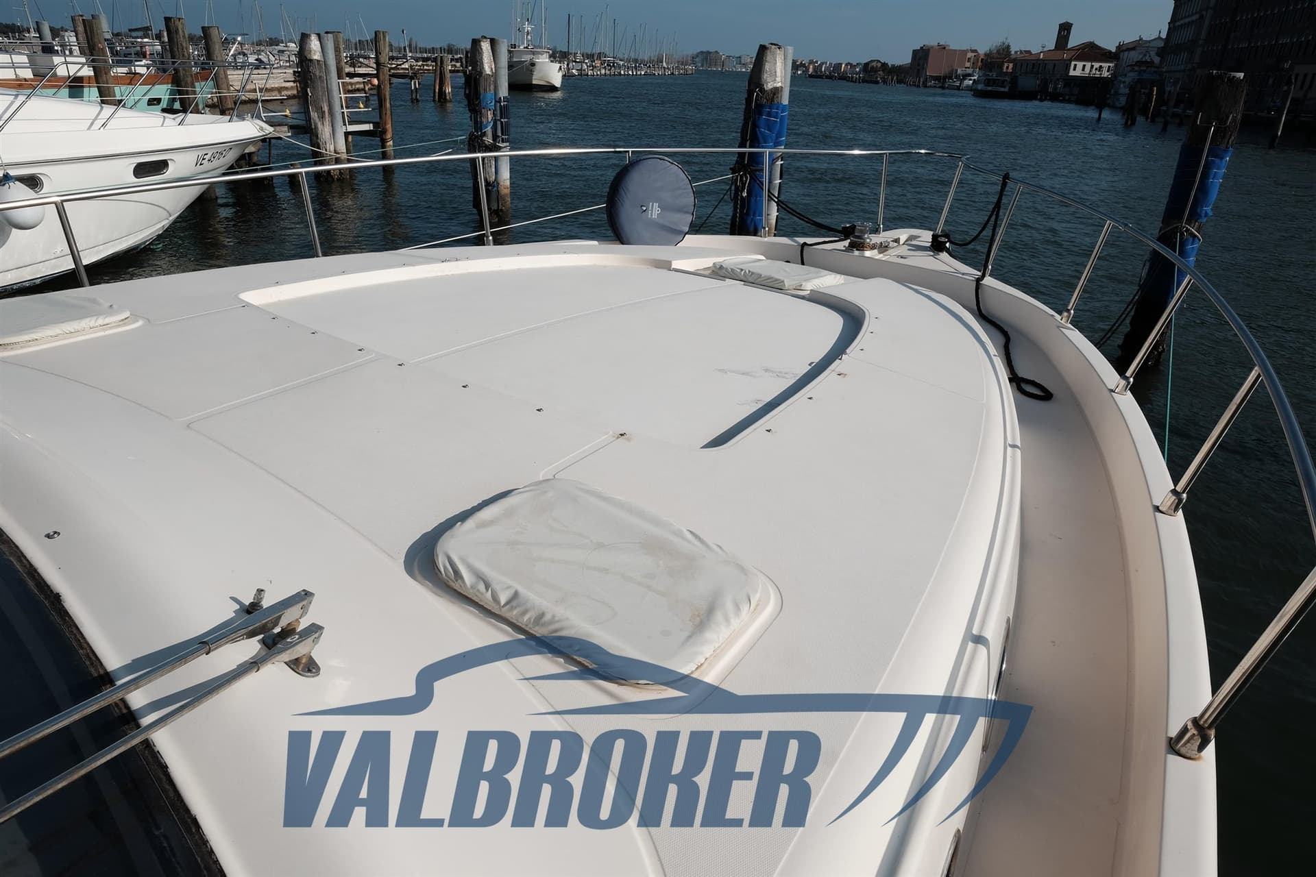 Cayman 43 Wa - Interior View Cayman 43 Wa - Interior View