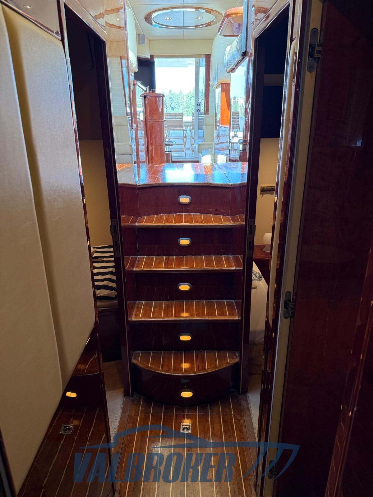 Gulf Craft Majesty Yachts 50 usato - foto hero 14