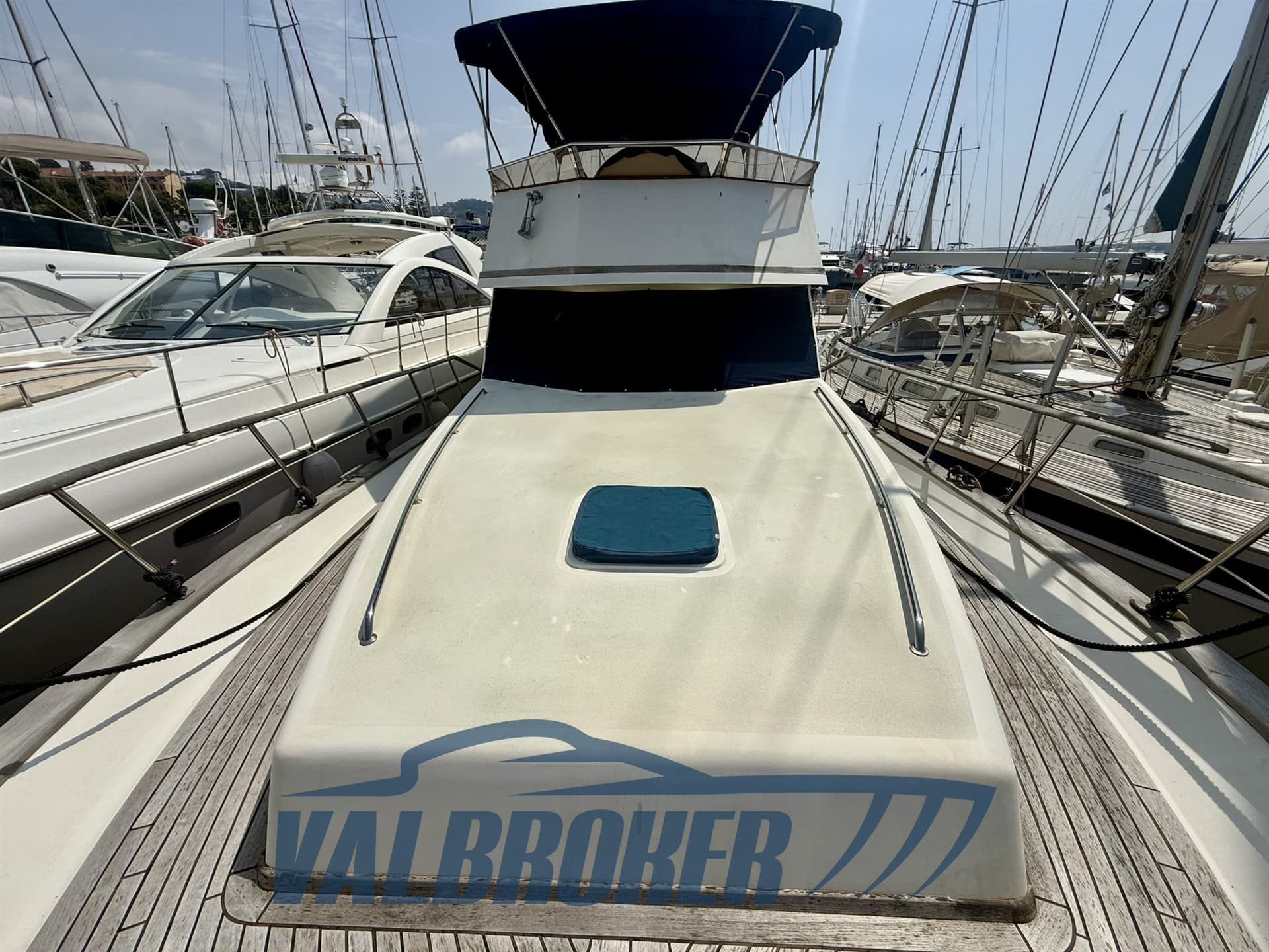 Hampton 50 Trawler - Interior View Hampton 50 Trawler - Interior View