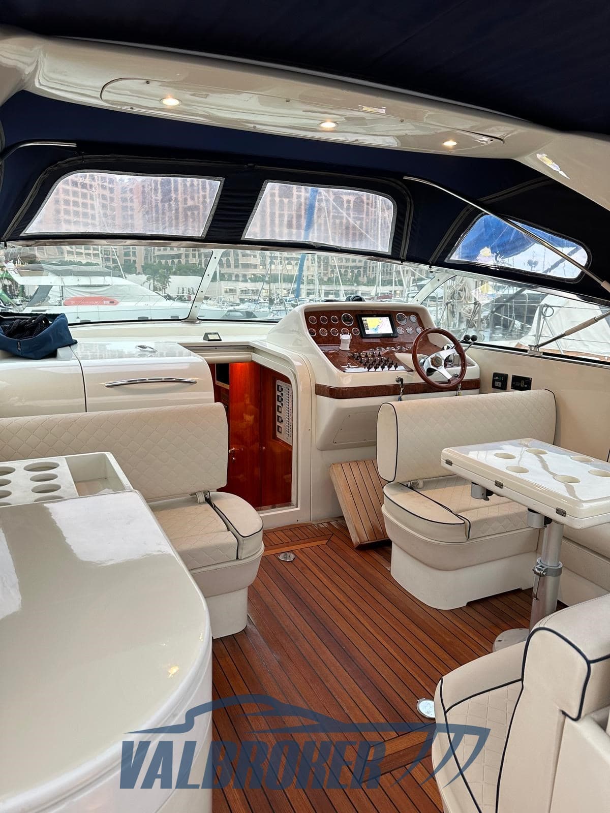 Colombo Cambridge 44 - Deck View Colombo Cambridge 44 - Deck View