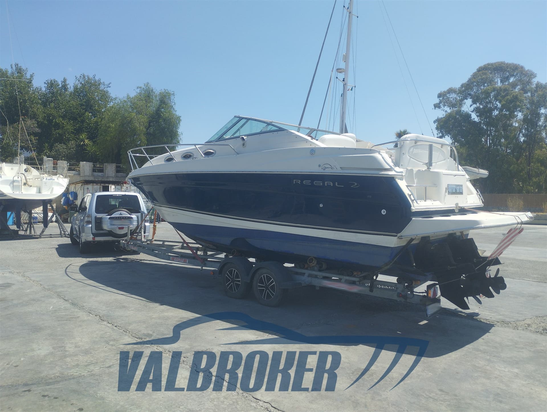 Regal Marine 2660 Commodore - Interior View Regal Marine 2660 Commodore - Interior View