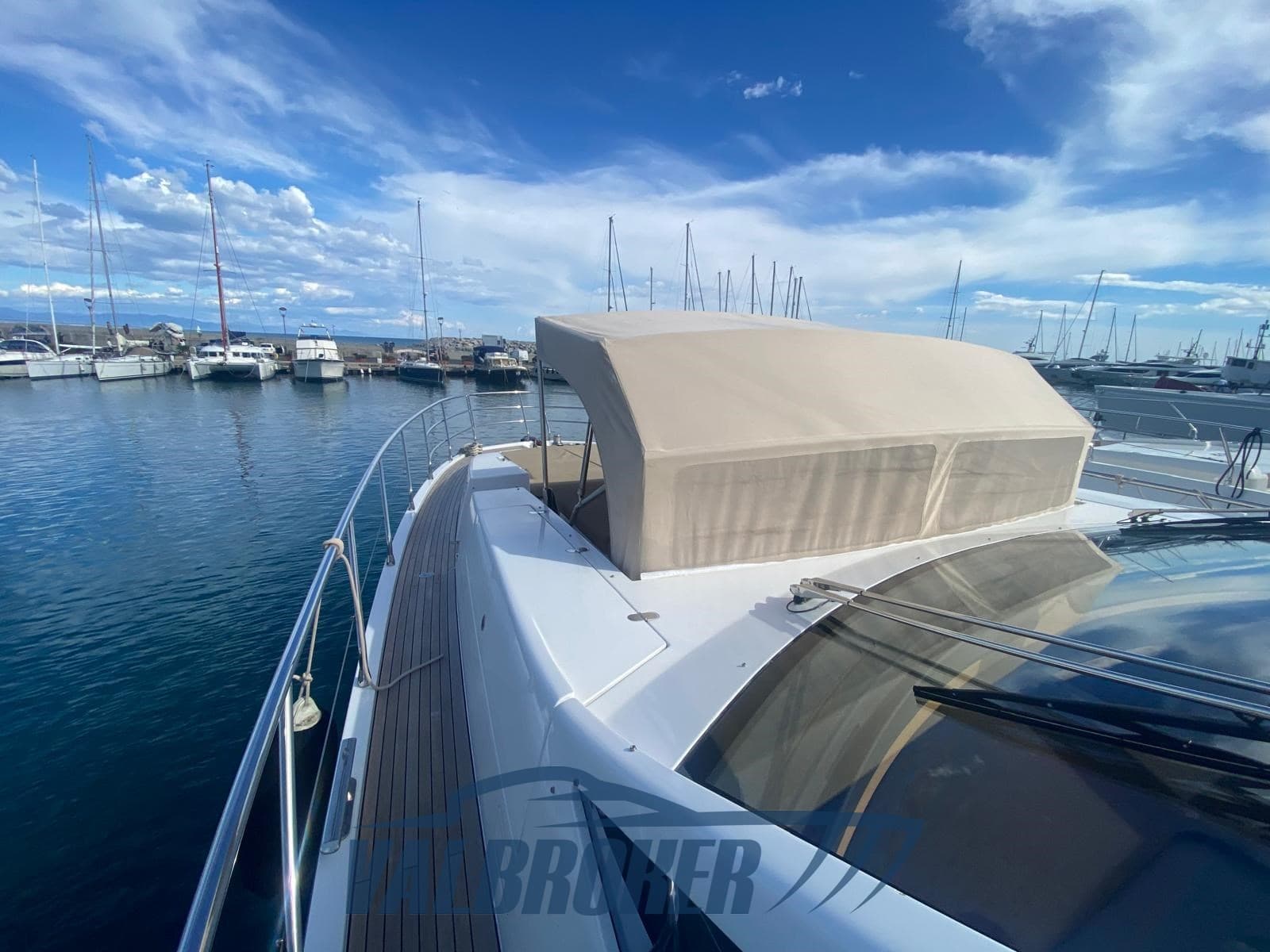 Azimut 77s - Detail View 1 Azimut 77s - Detail View 1