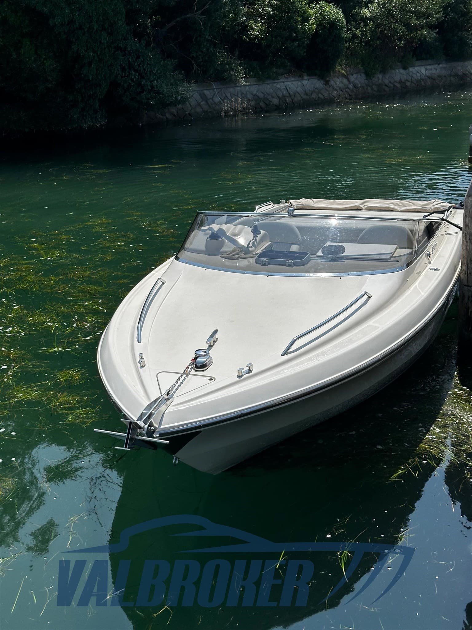 Ilver 25 Nyuma - Detail View 1 Ilver 25 Nyuma - Detail View 1