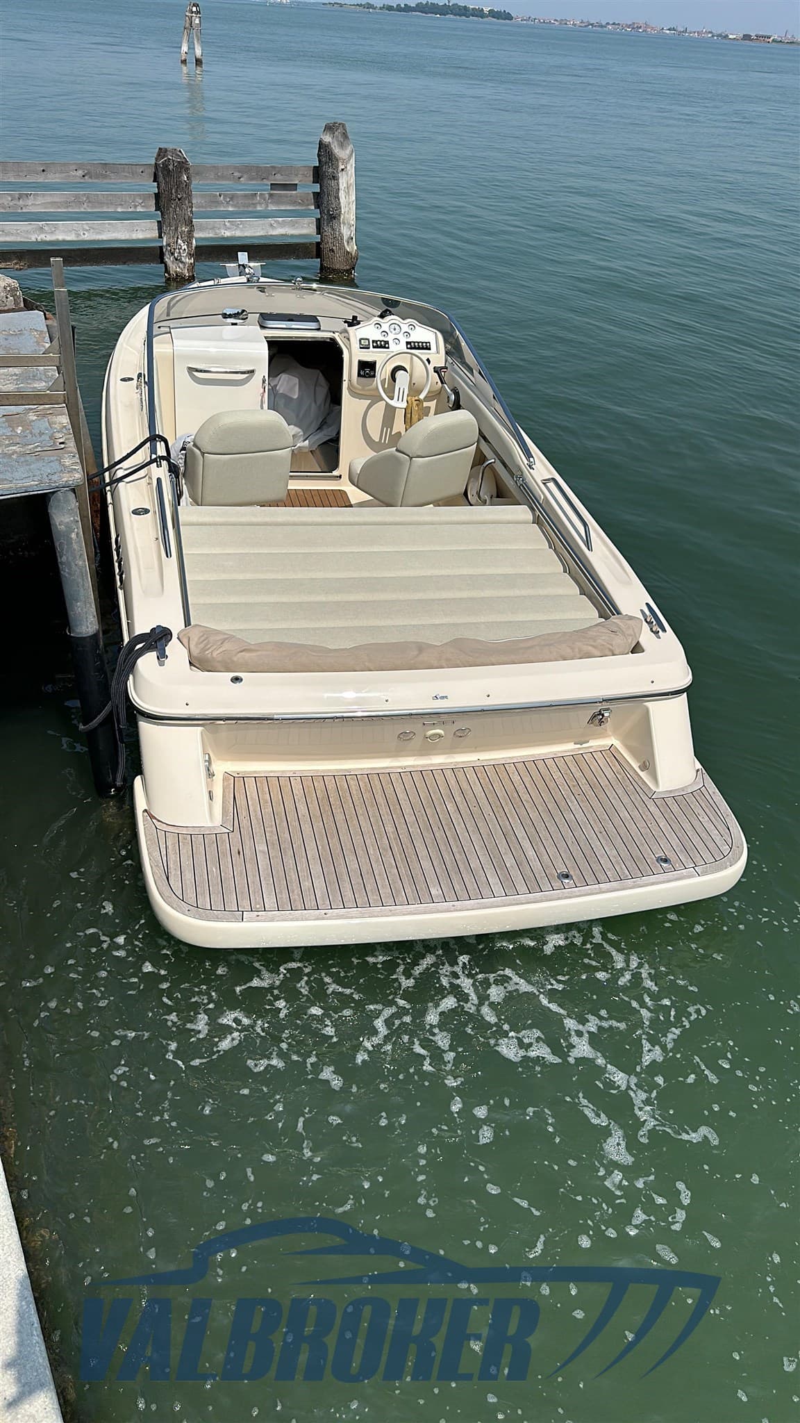 Ilver 25 Nyuma - Interior View Ilver 25 Nyuma - Interior View