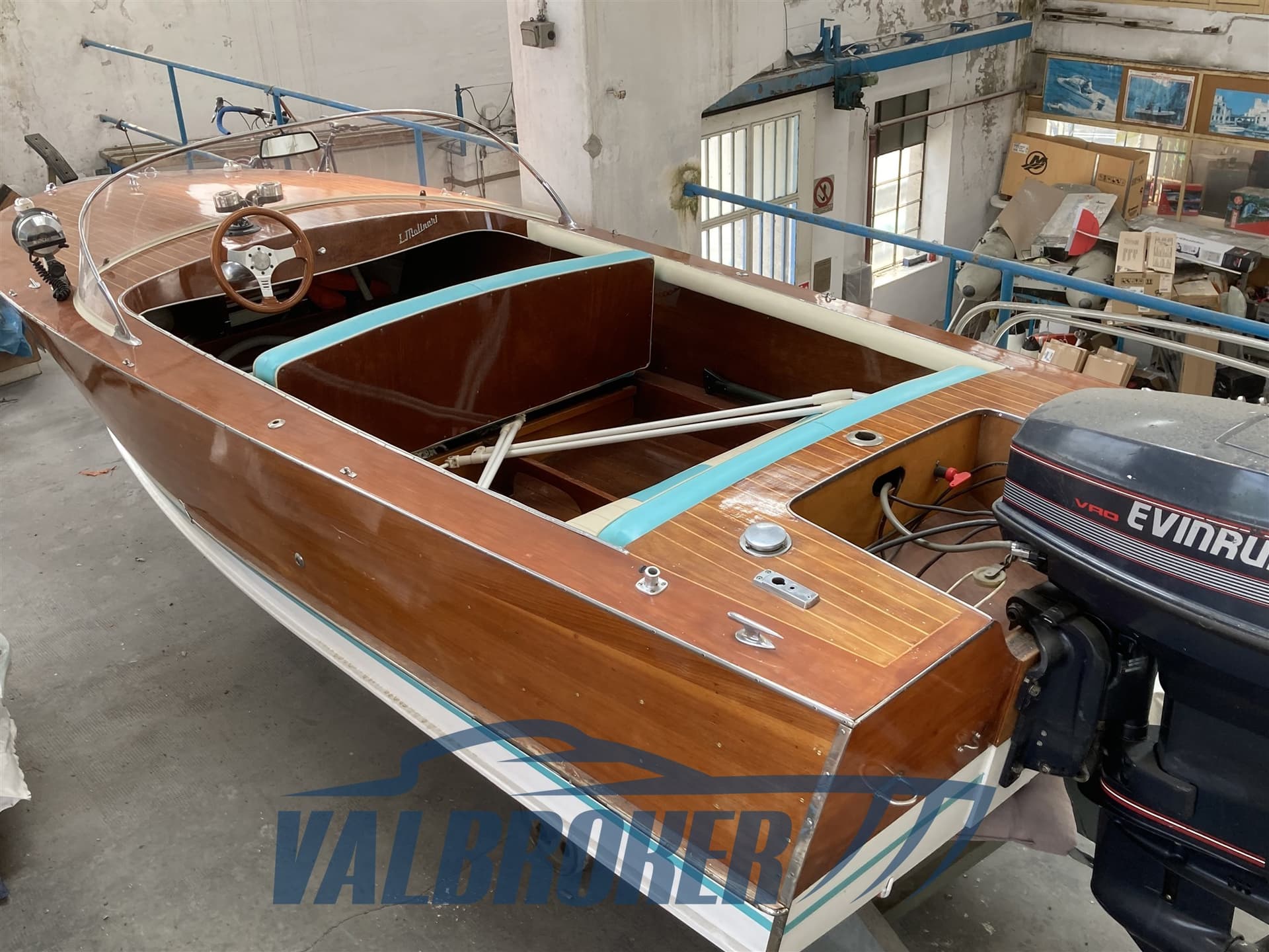 Molinari Piviere - Detail View 1 Molinari Piviere - Detail View 1