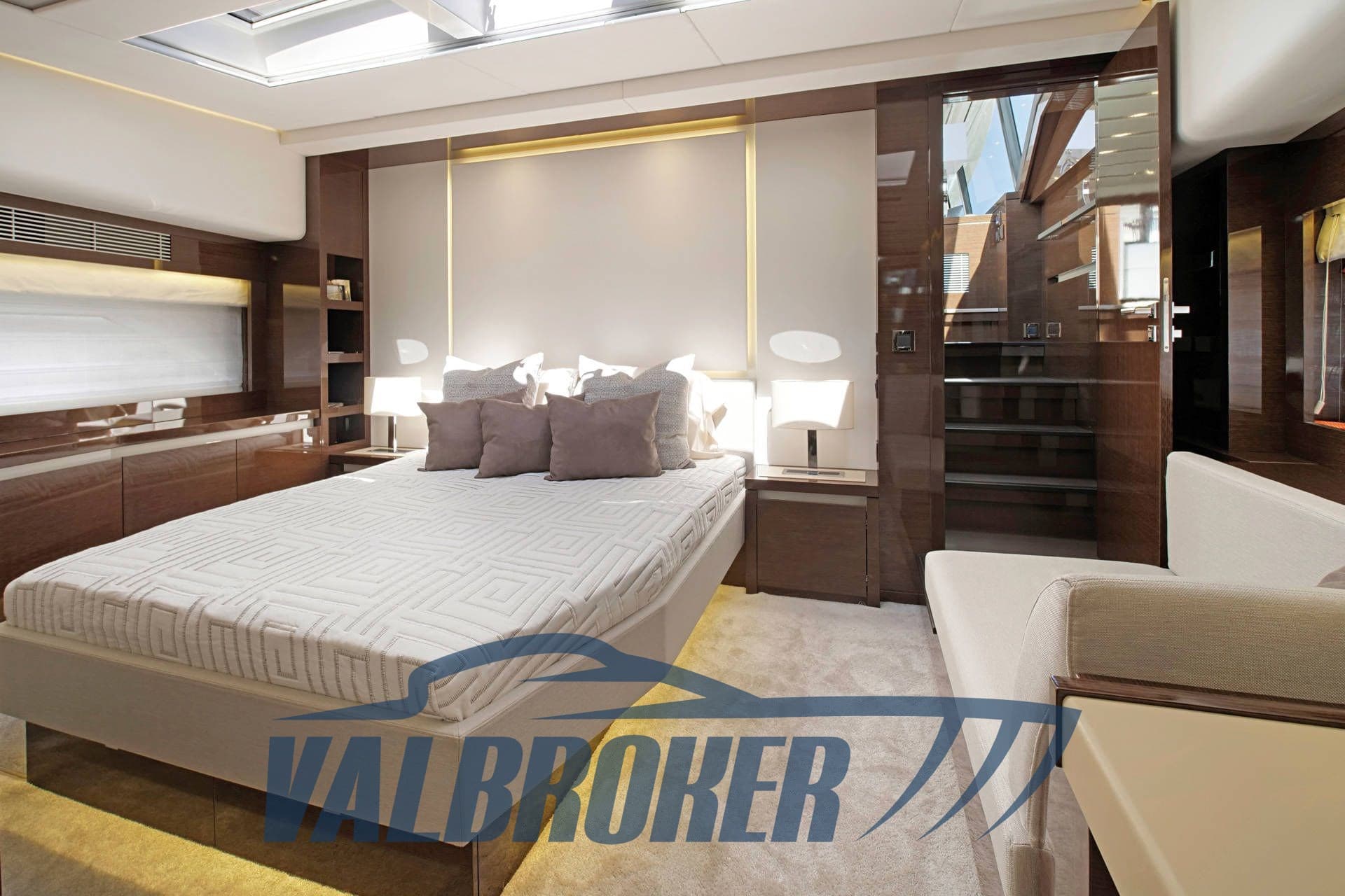 Prestige 680 Fly - Deck View Prestige 680 Fly - Deck View