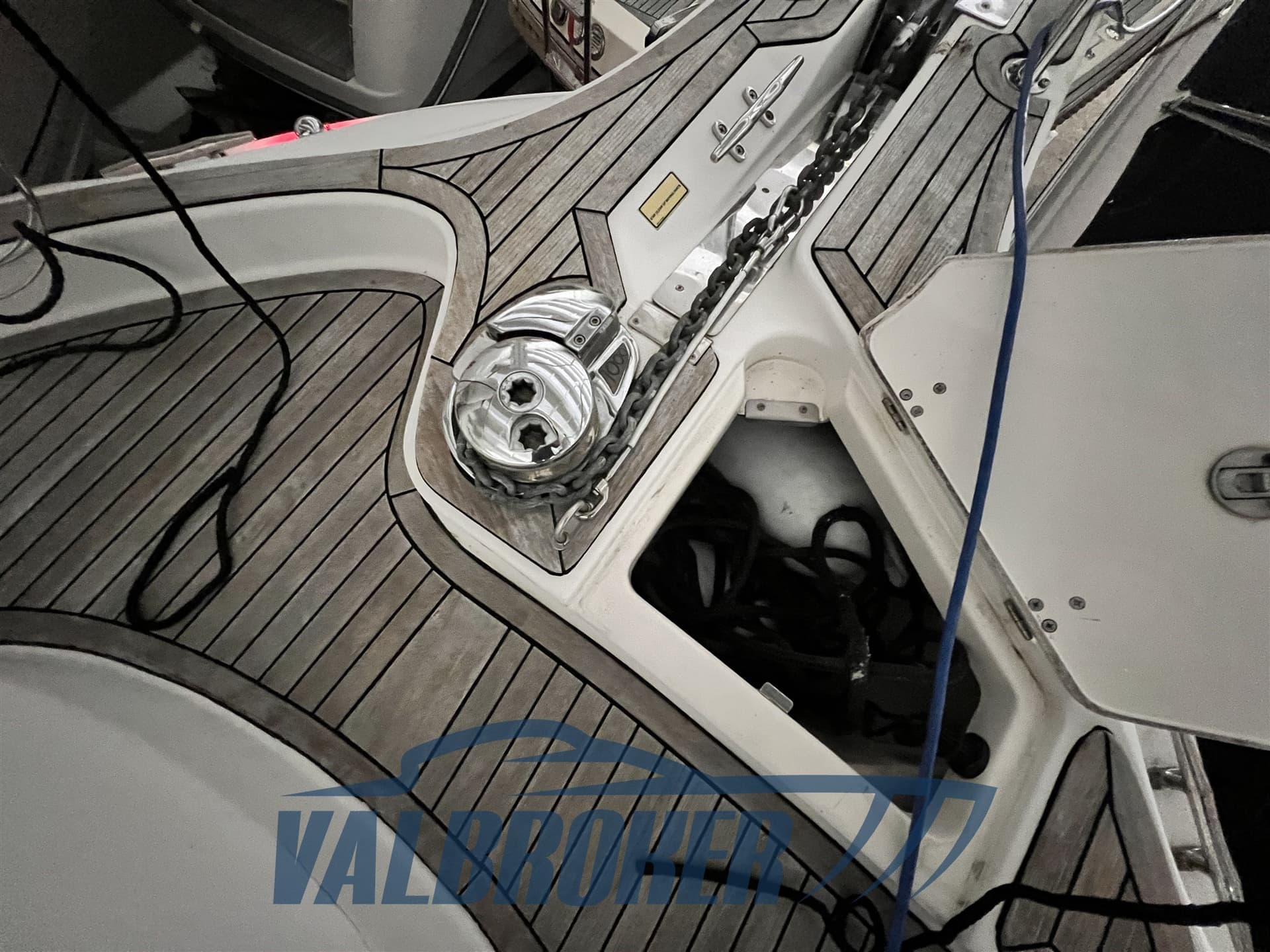 Boston Whaler 285 Conquest - Interior View Boston Whaler 285 Conquest - Interior View