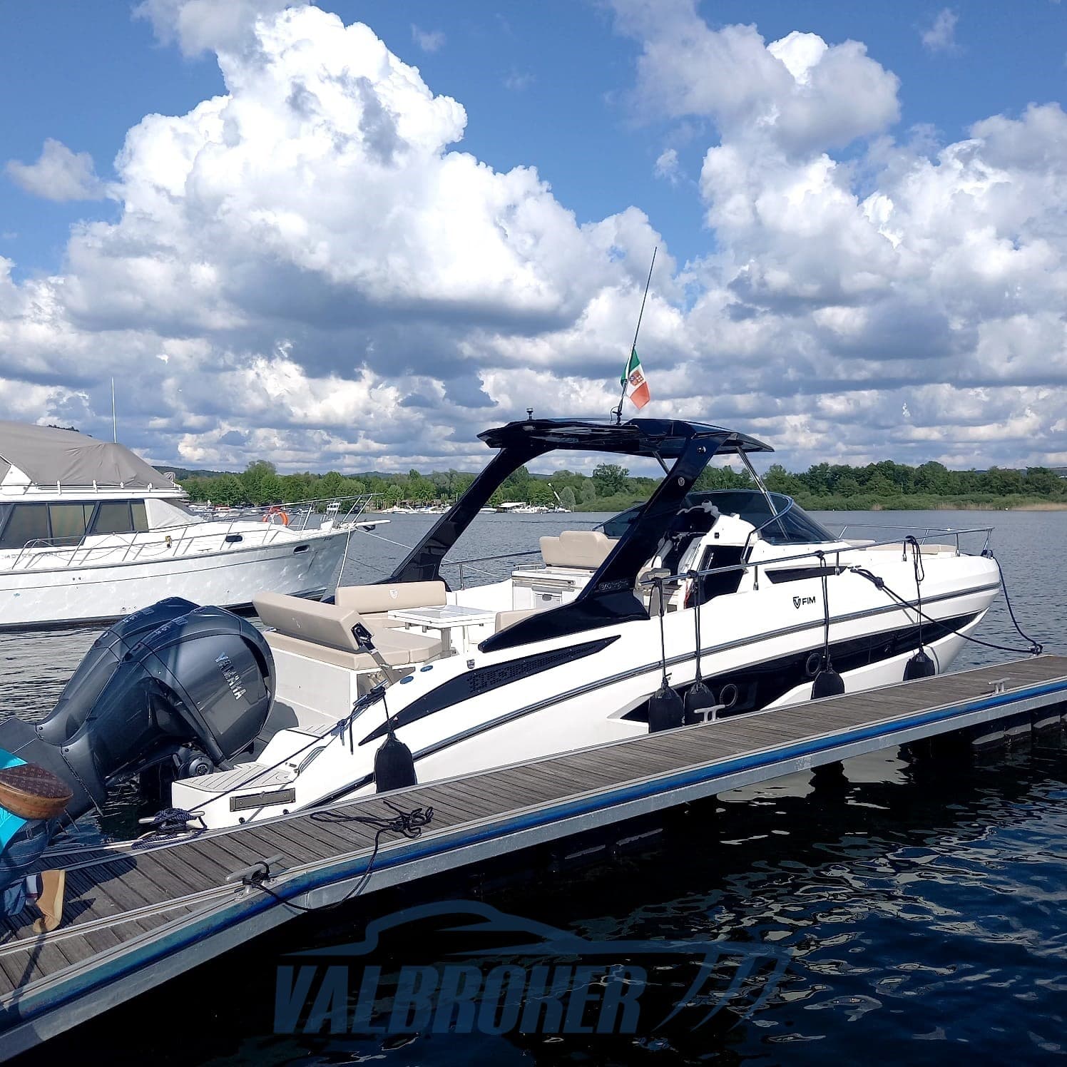 FIM Regina 340 - Fuoribordo Yamaha - Interior View FIM Regina 340 - Fuoribordo Yamaha - Interior View