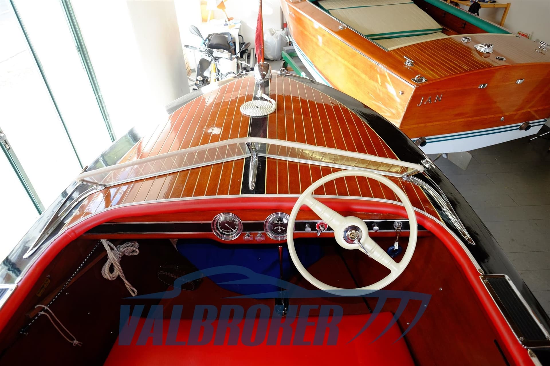 Chris Craft Wood used - detail 1