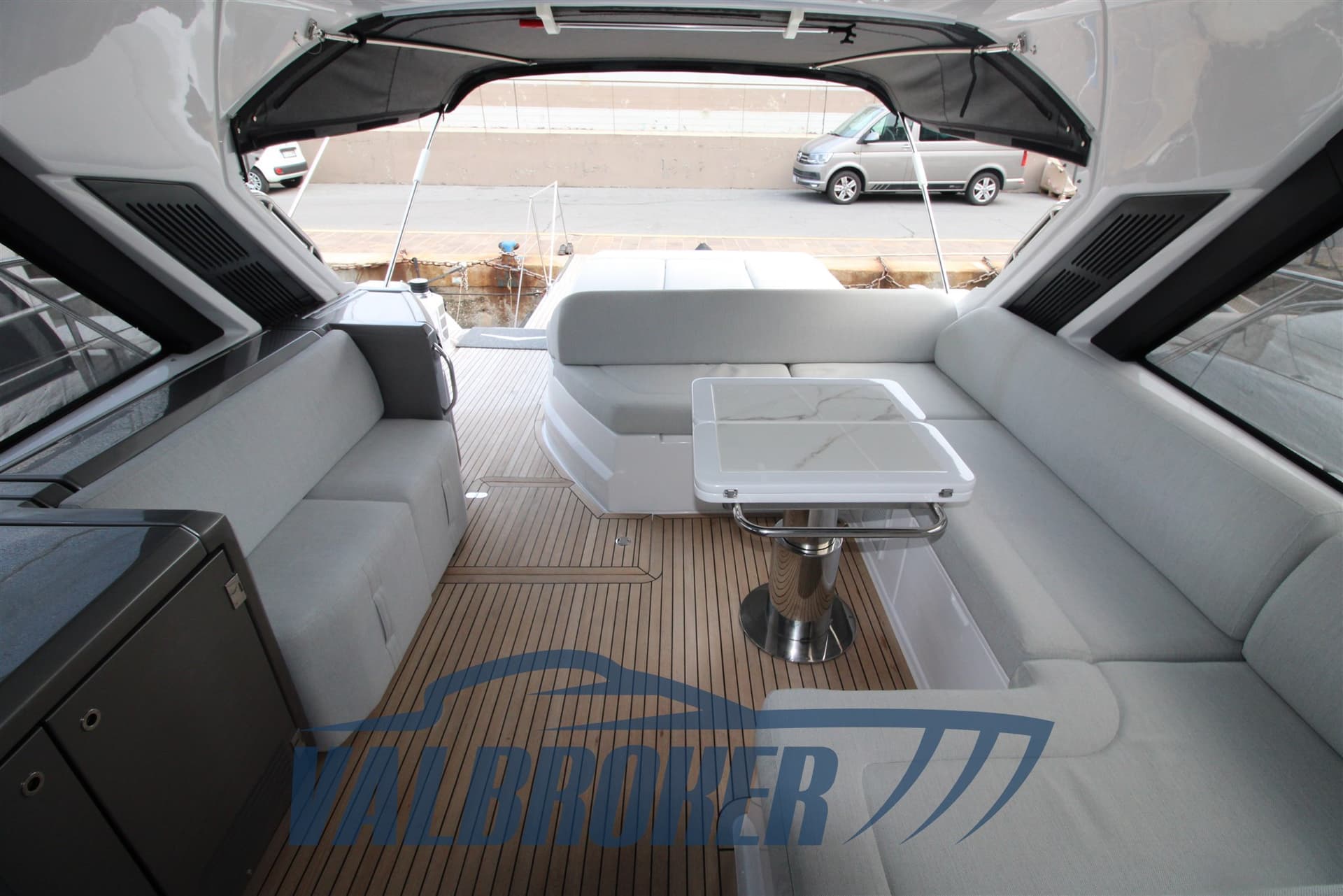 Azimut Atlantis 51 - Interior View Azimut Atlantis 51 - Interior View