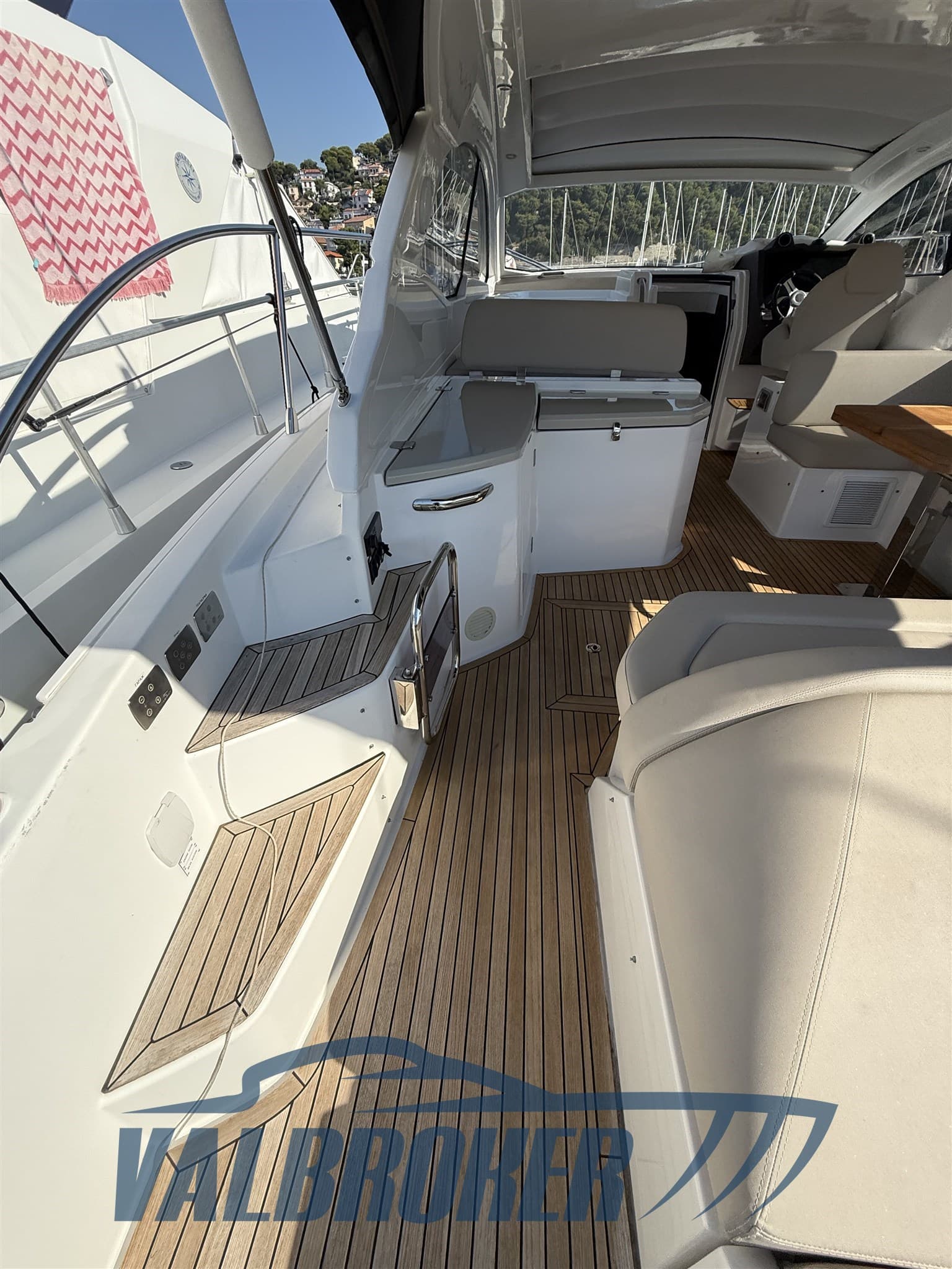 Azimut Atlantis 45 - Deck View Azimut Atlantis 45 - Deck View