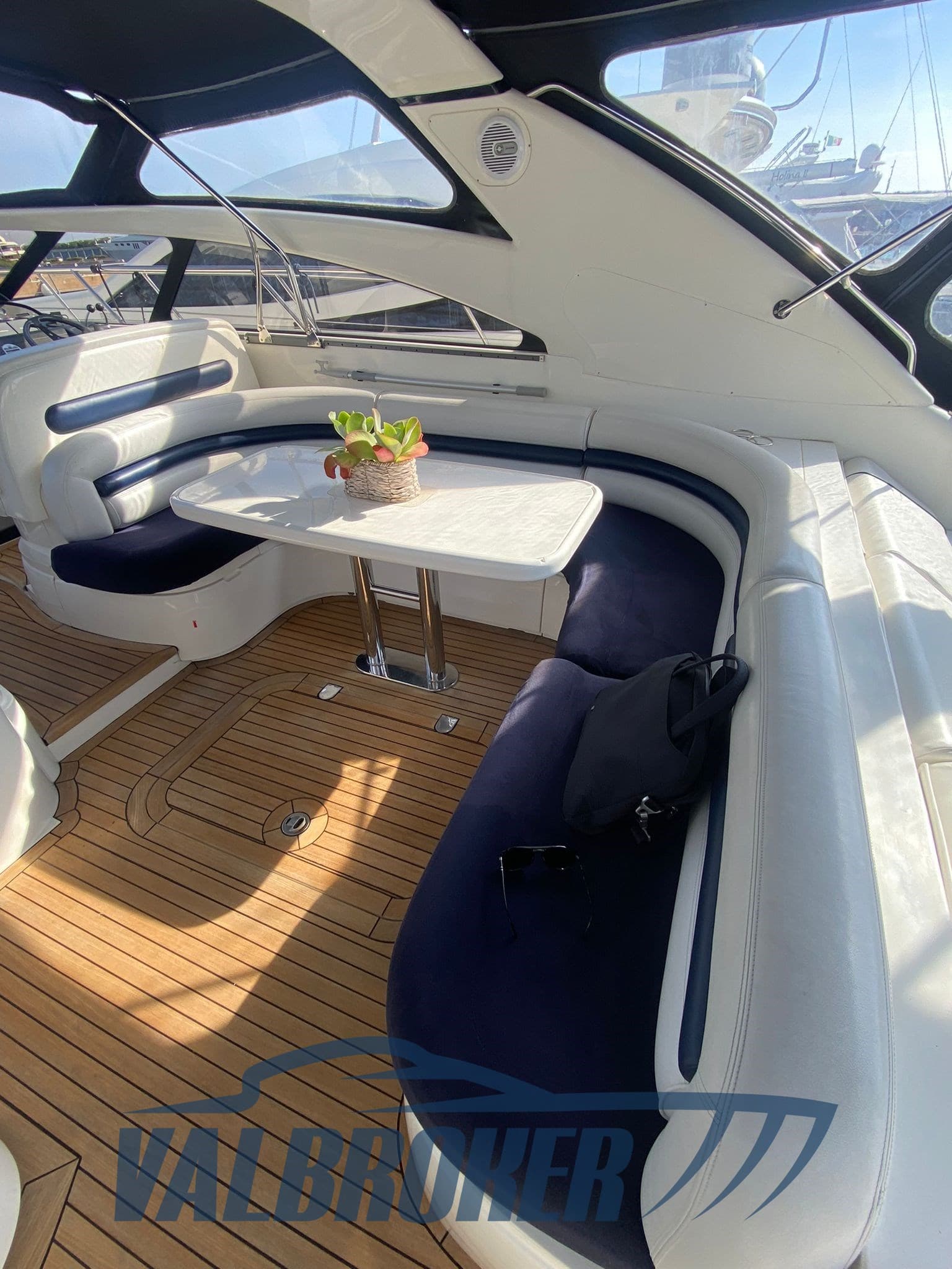 Princess Yachts V50 - Interior View Princess Yachts V50 - Interior View