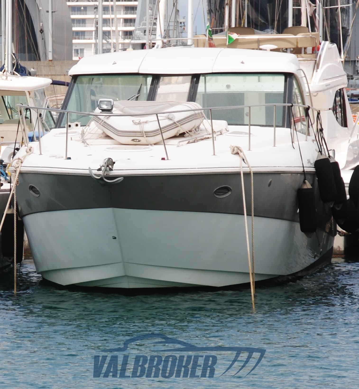 Cruisers Yachts 390 Sc - Detail View 1 Cruisers Yachts 390 Sc - Detail View 1