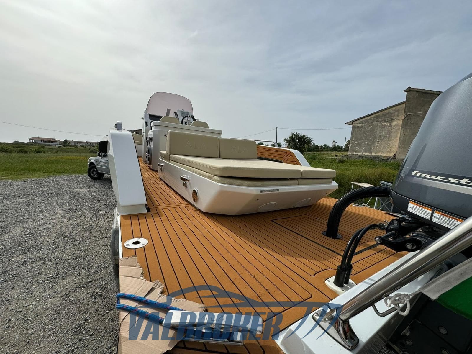 Ala Yachts Ala 8 Walkaround - Interior View Ala Yachts Ala 8 Walkaround - Interior View