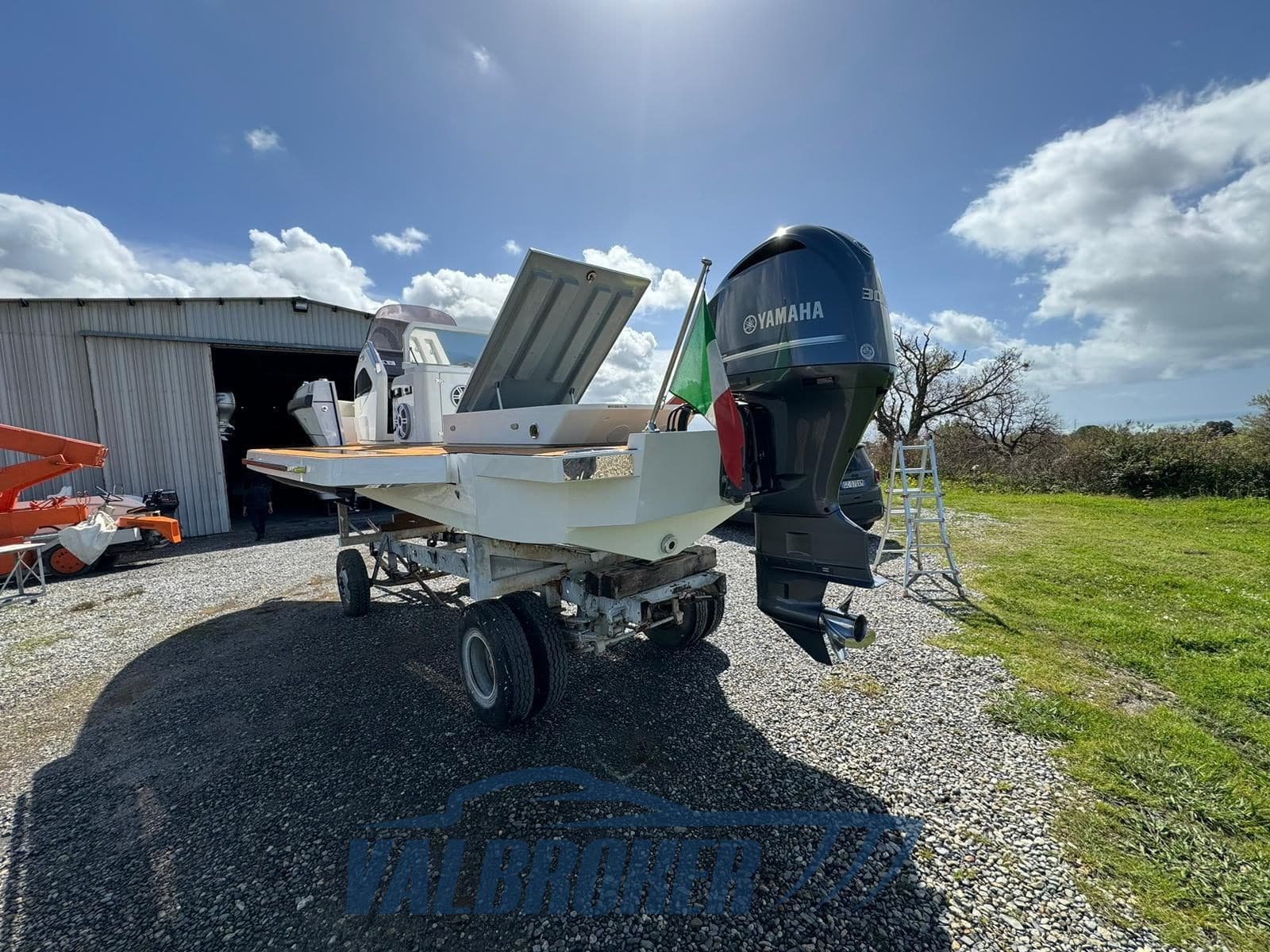 Ala Yachts Ala 8 Walkaround - Deck View Ala Yachts Ala 8 Walkaround - Deck View
